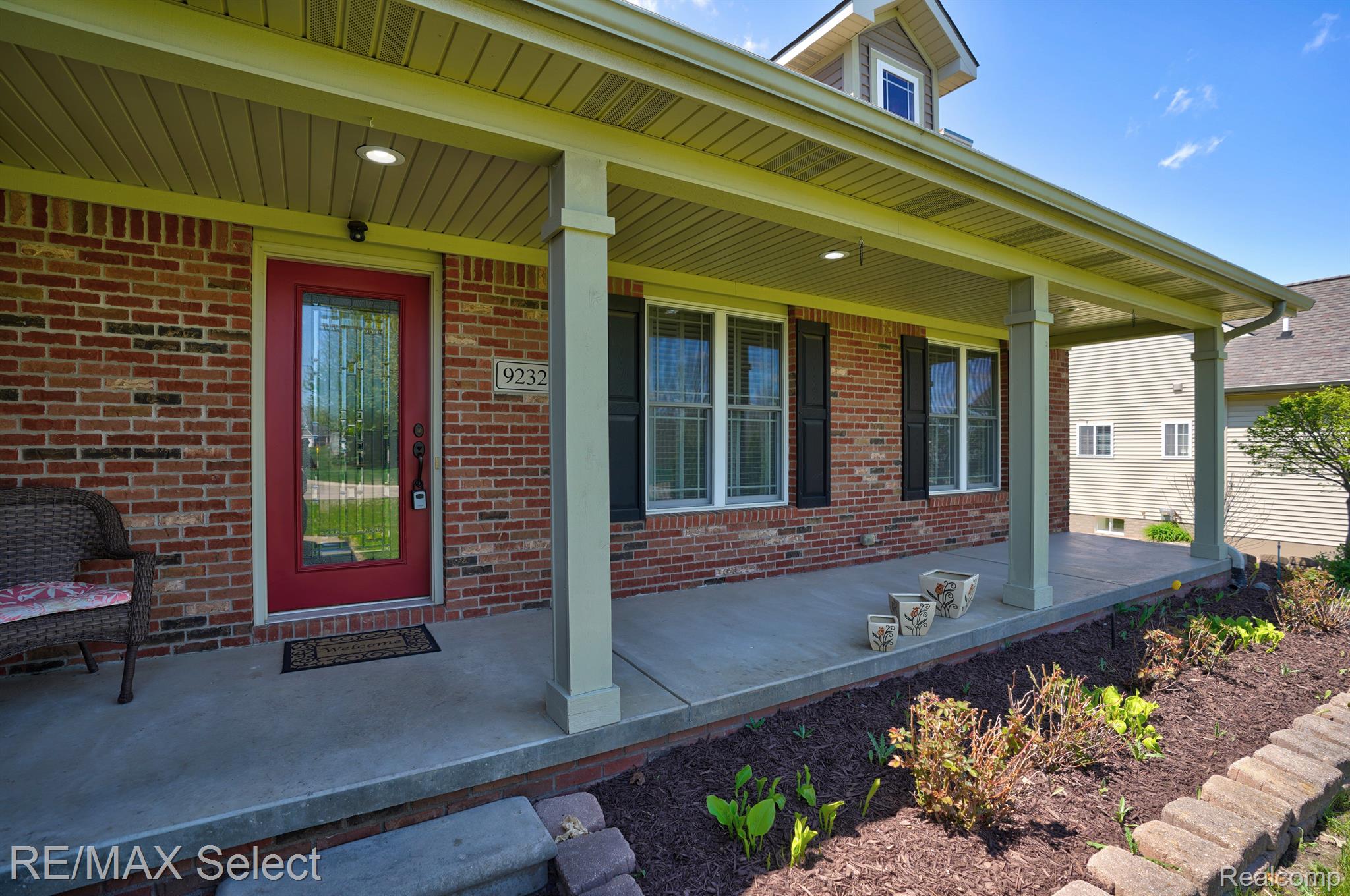 9232 HIDDEN OAKS Drive