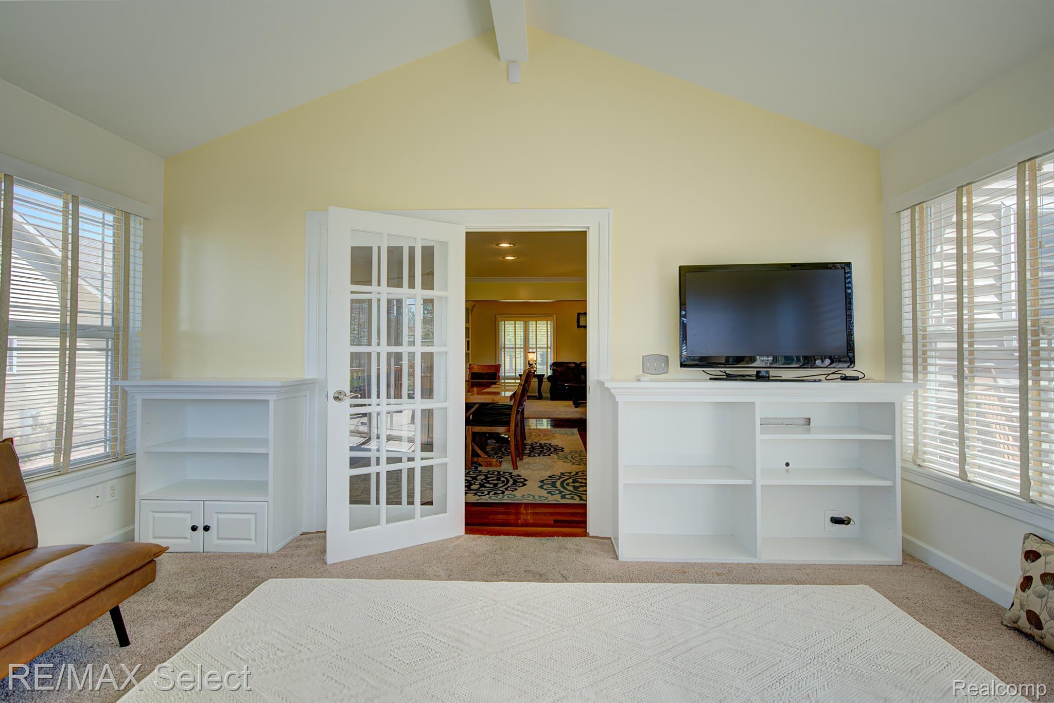 9232 HIDDEN OAKS Drive