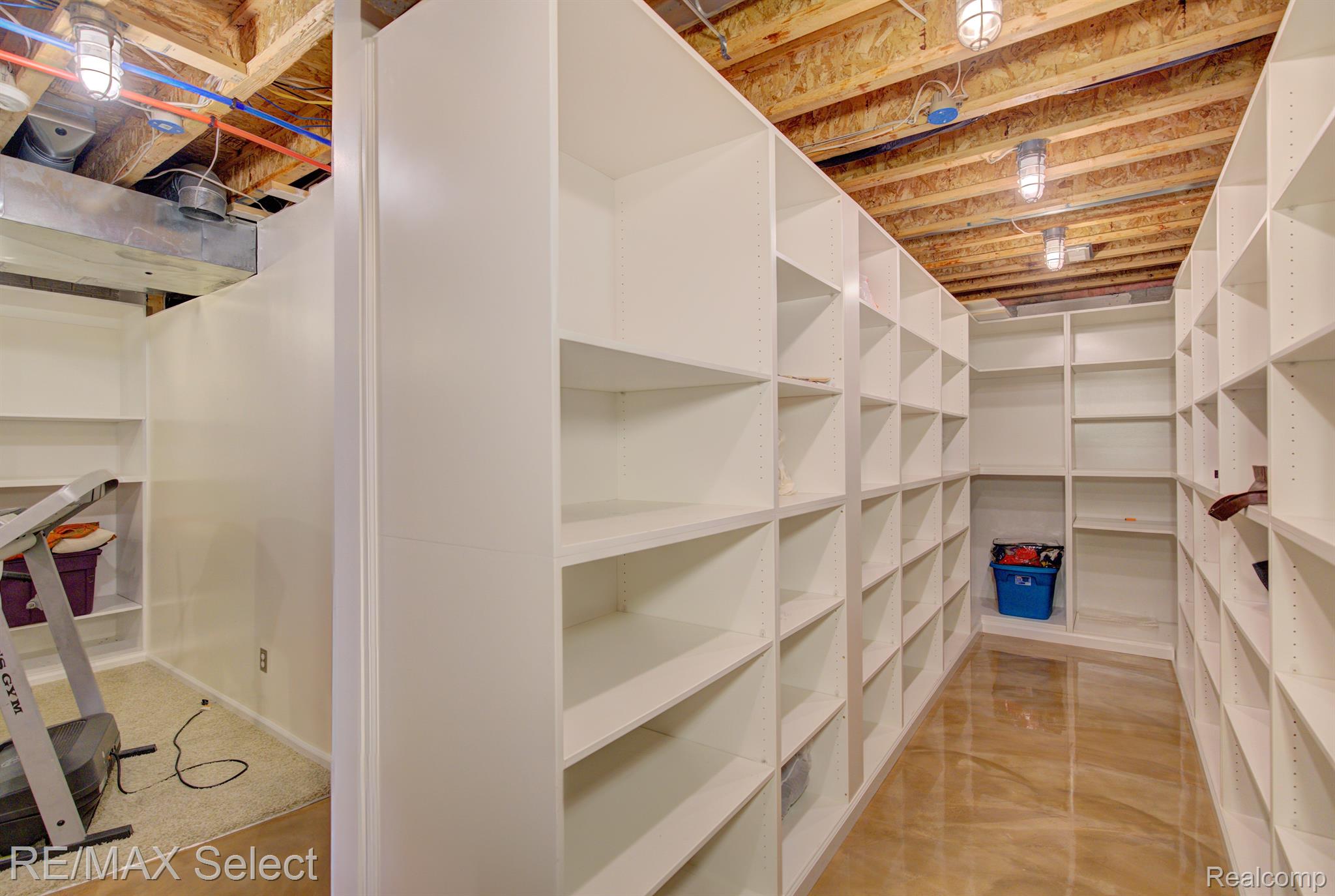 9232 HIDDEN OAKS Drive