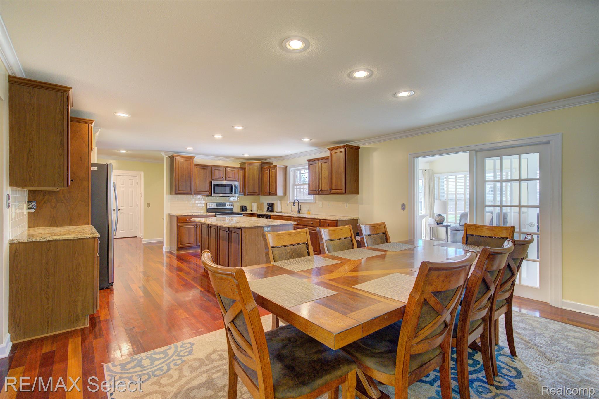 9232 HIDDEN OAKS Drive