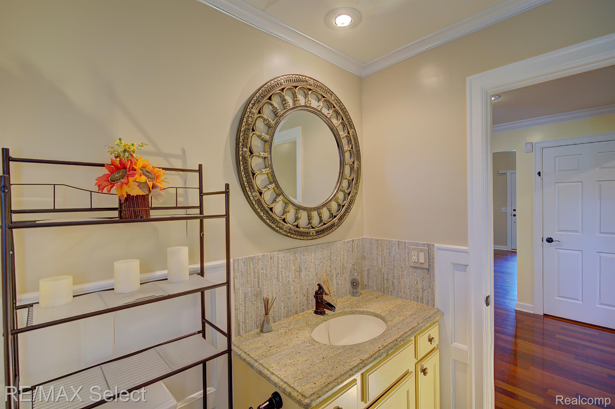9232 HIDDEN OAKS Drive
