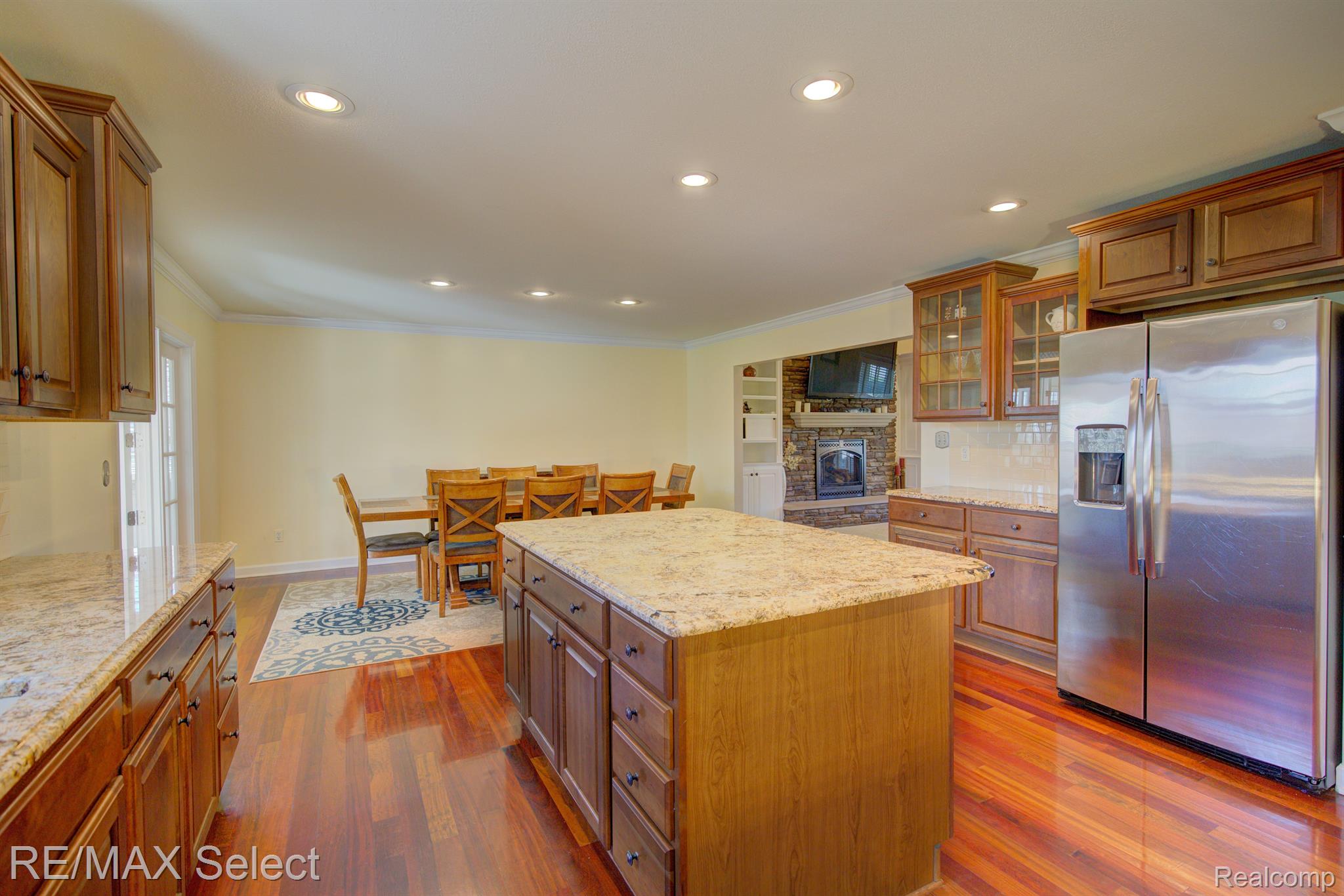 9232 HIDDEN OAKS Drive