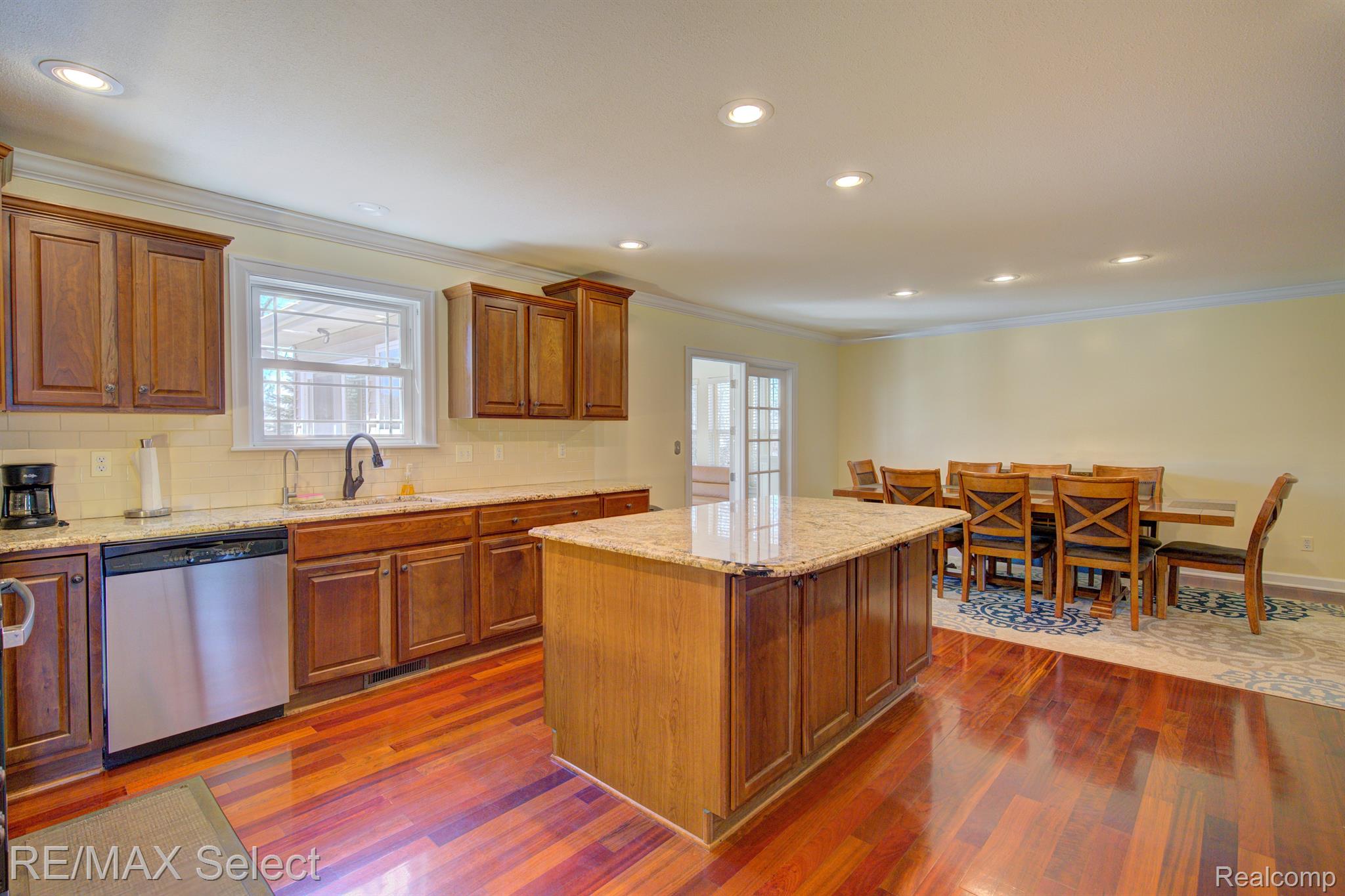 9232 HIDDEN OAKS Drive