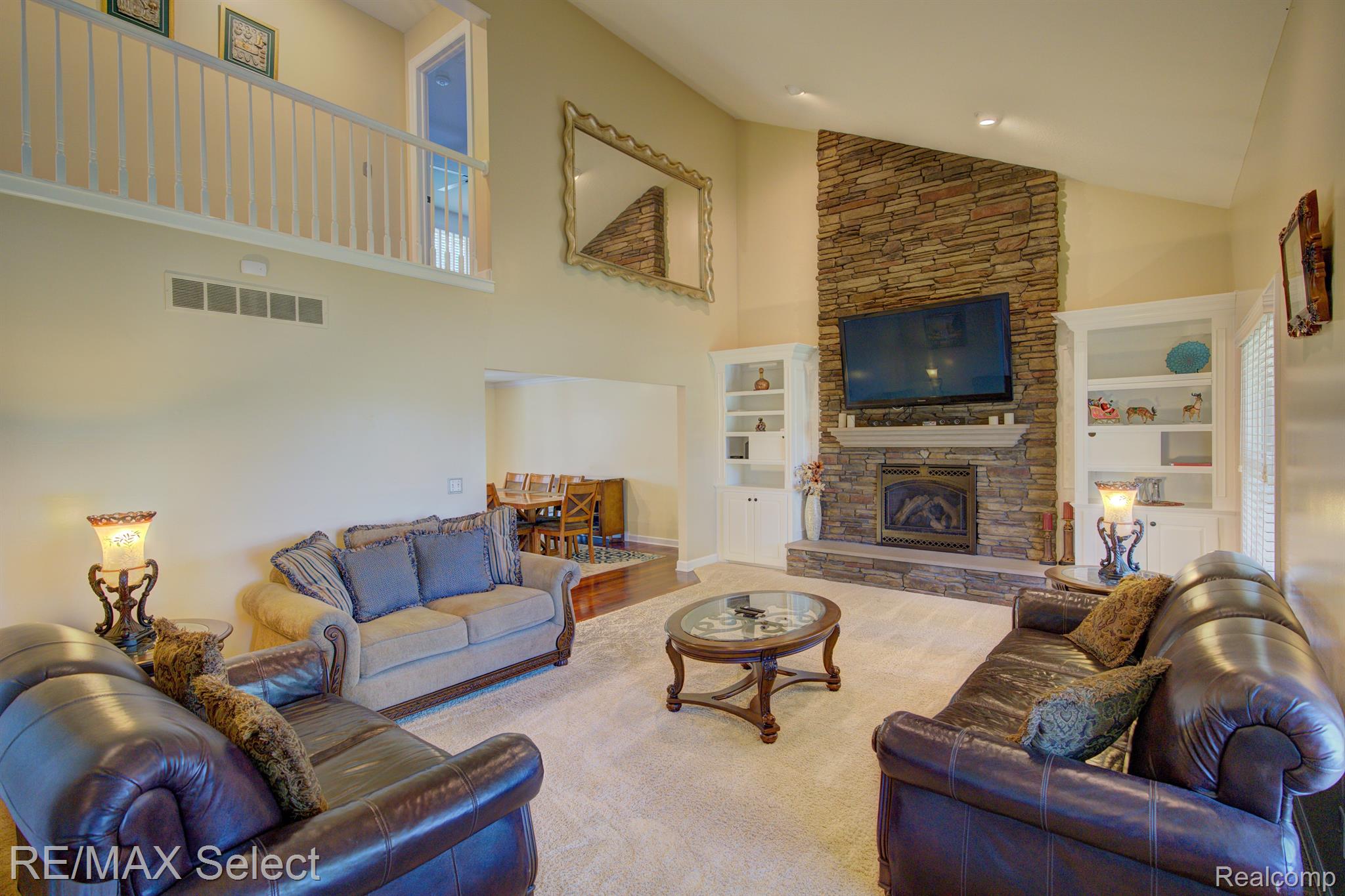 9232 HIDDEN OAKS Drive