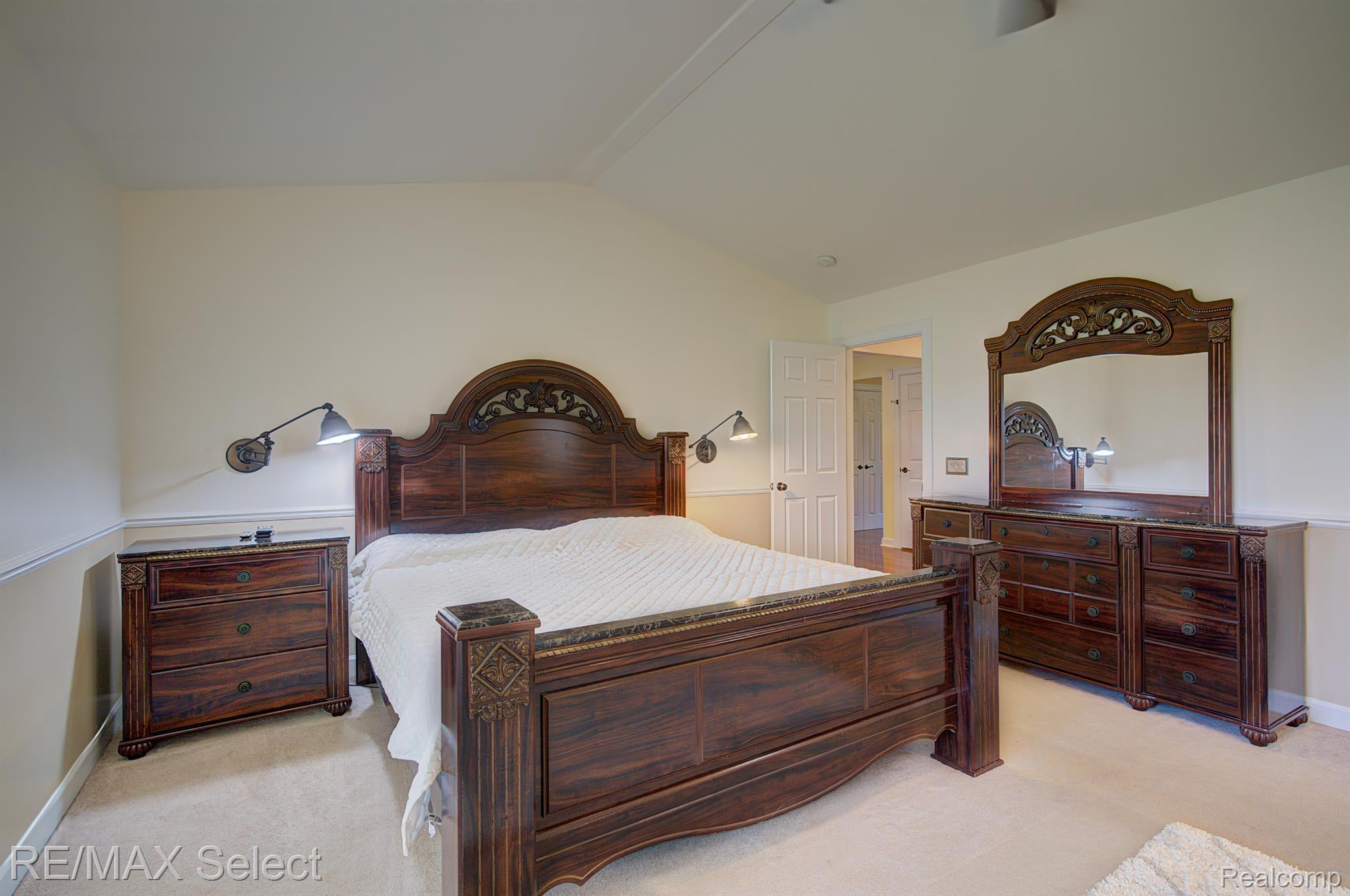 9232 HIDDEN OAKS Drive