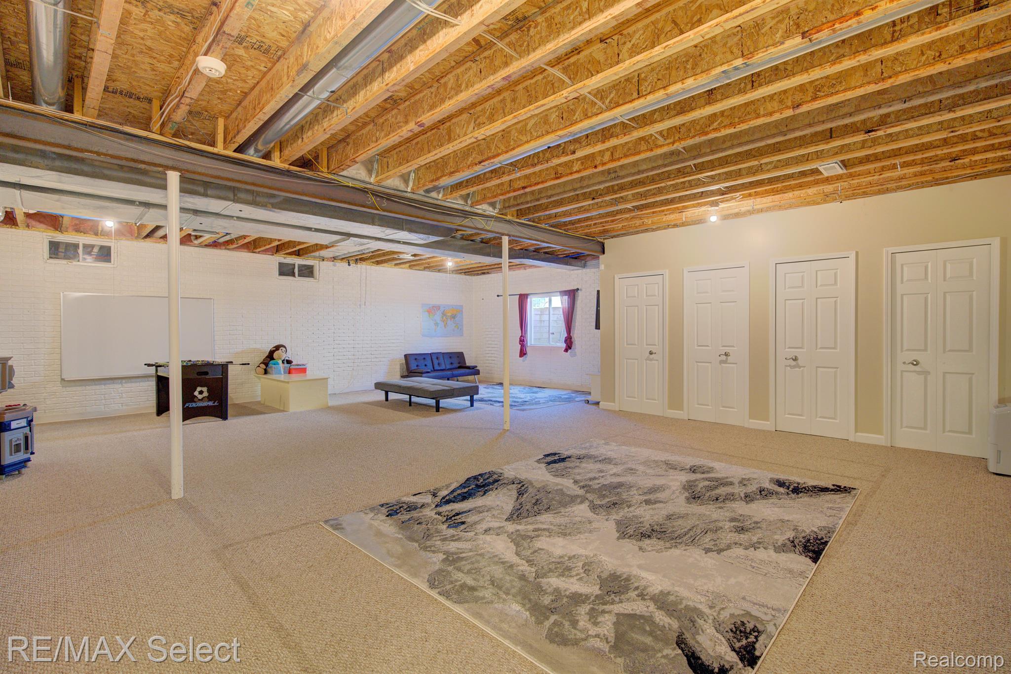 9232 HIDDEN OAKS Drive