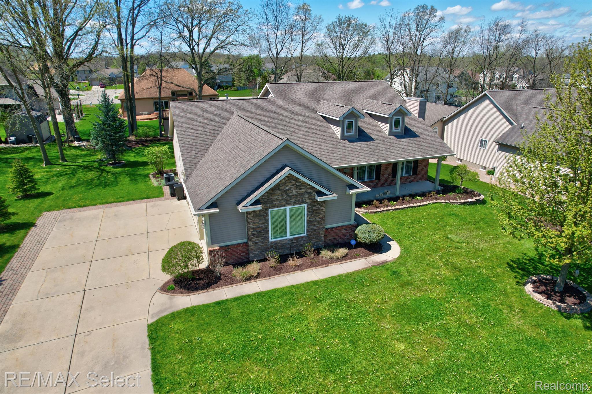 9232 HIDDEN OAKS Drive