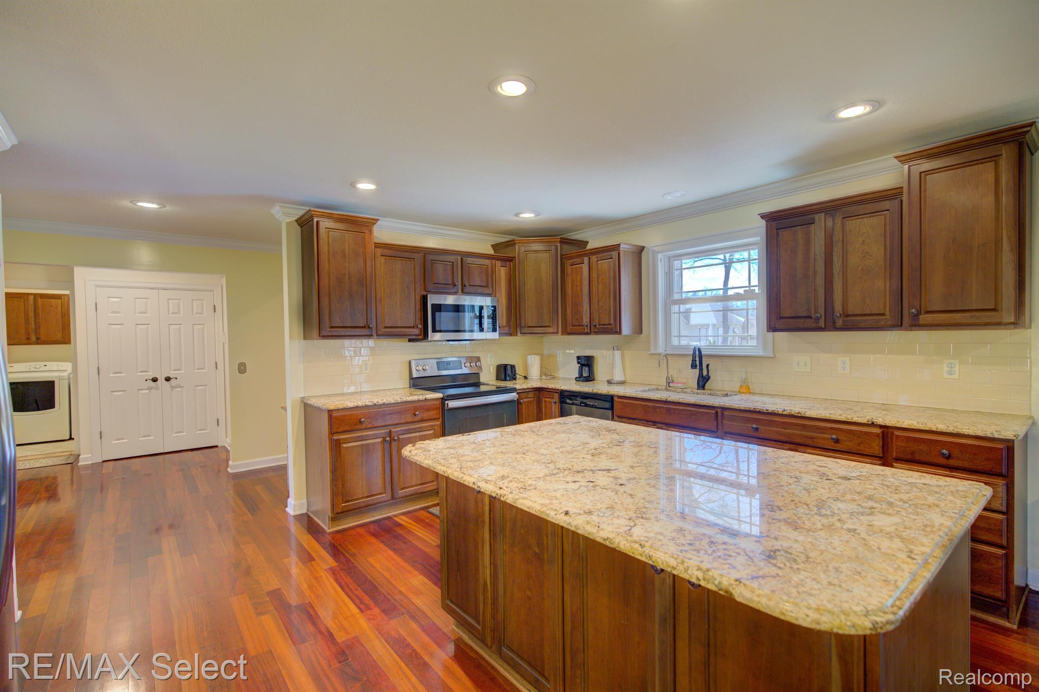 9232 HIDDEN OAKS Drive