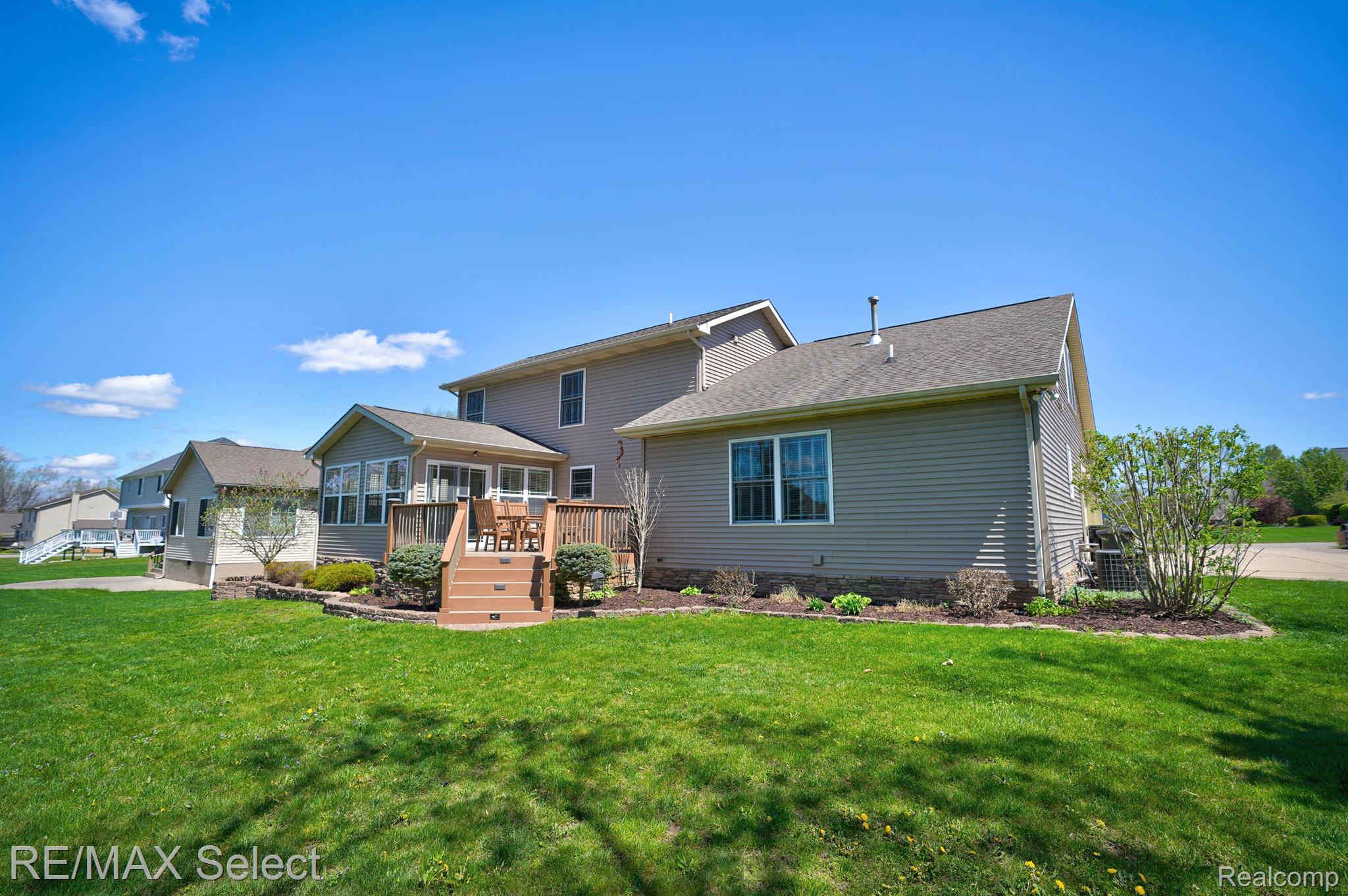 9232 HIDDEN OAKS Drive