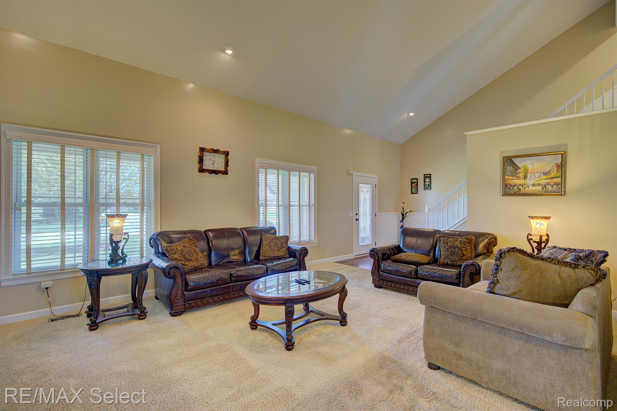 9232 HIDDEN OAKS Drive