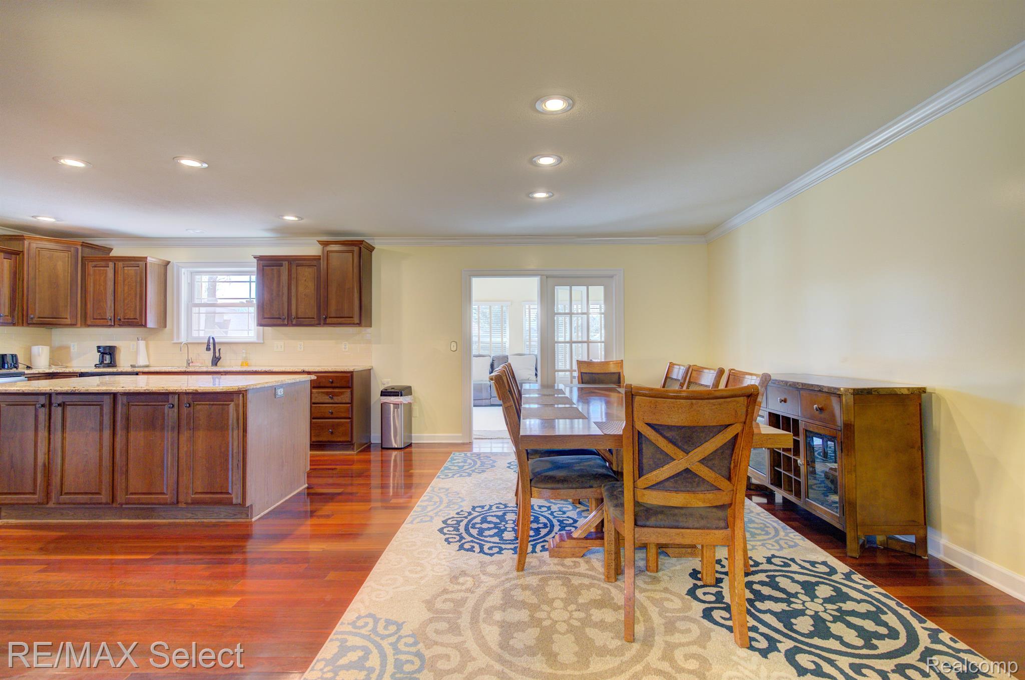 9232 HIDDEN OAKS Drive