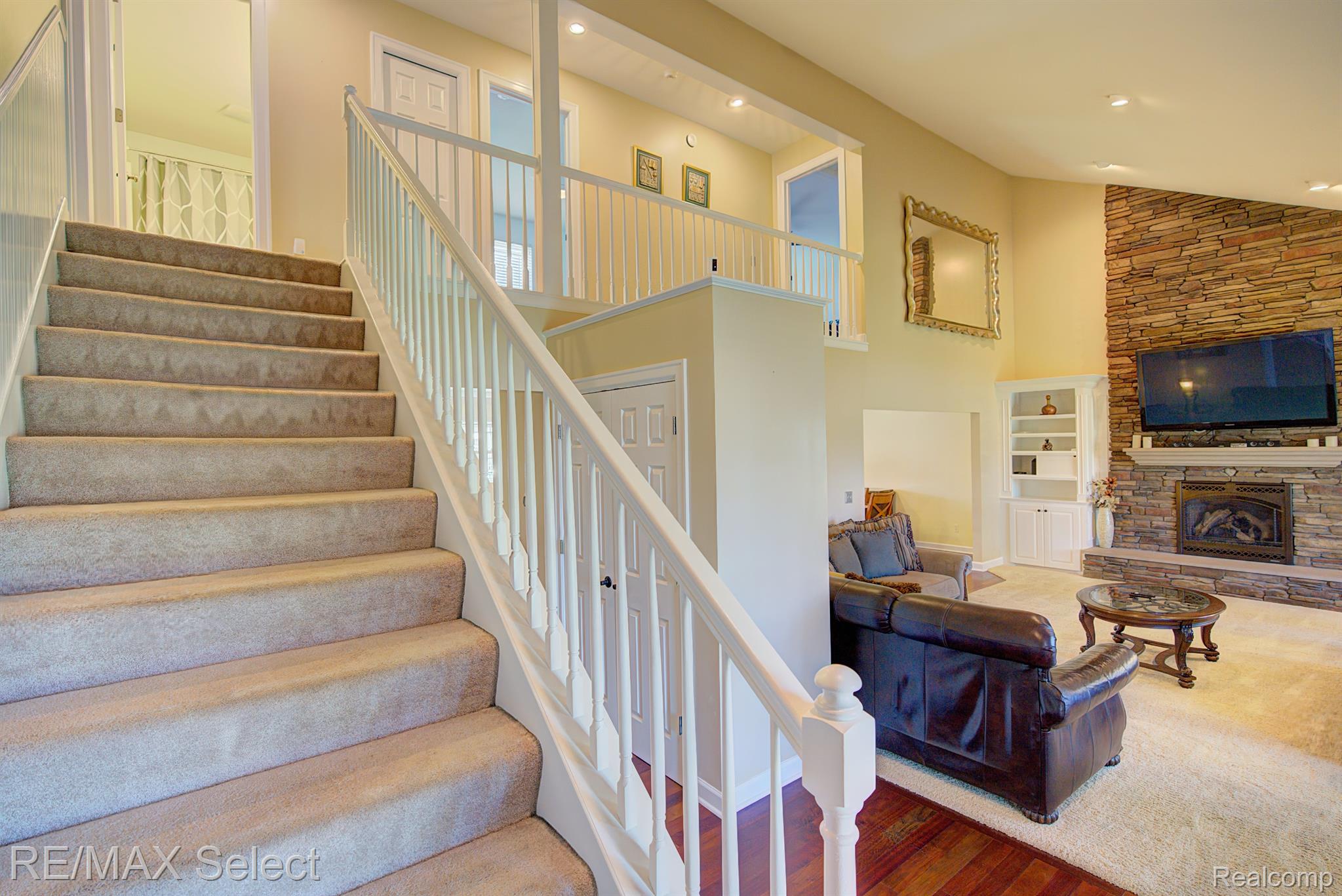 9232 HIDDEN OAKS Drive