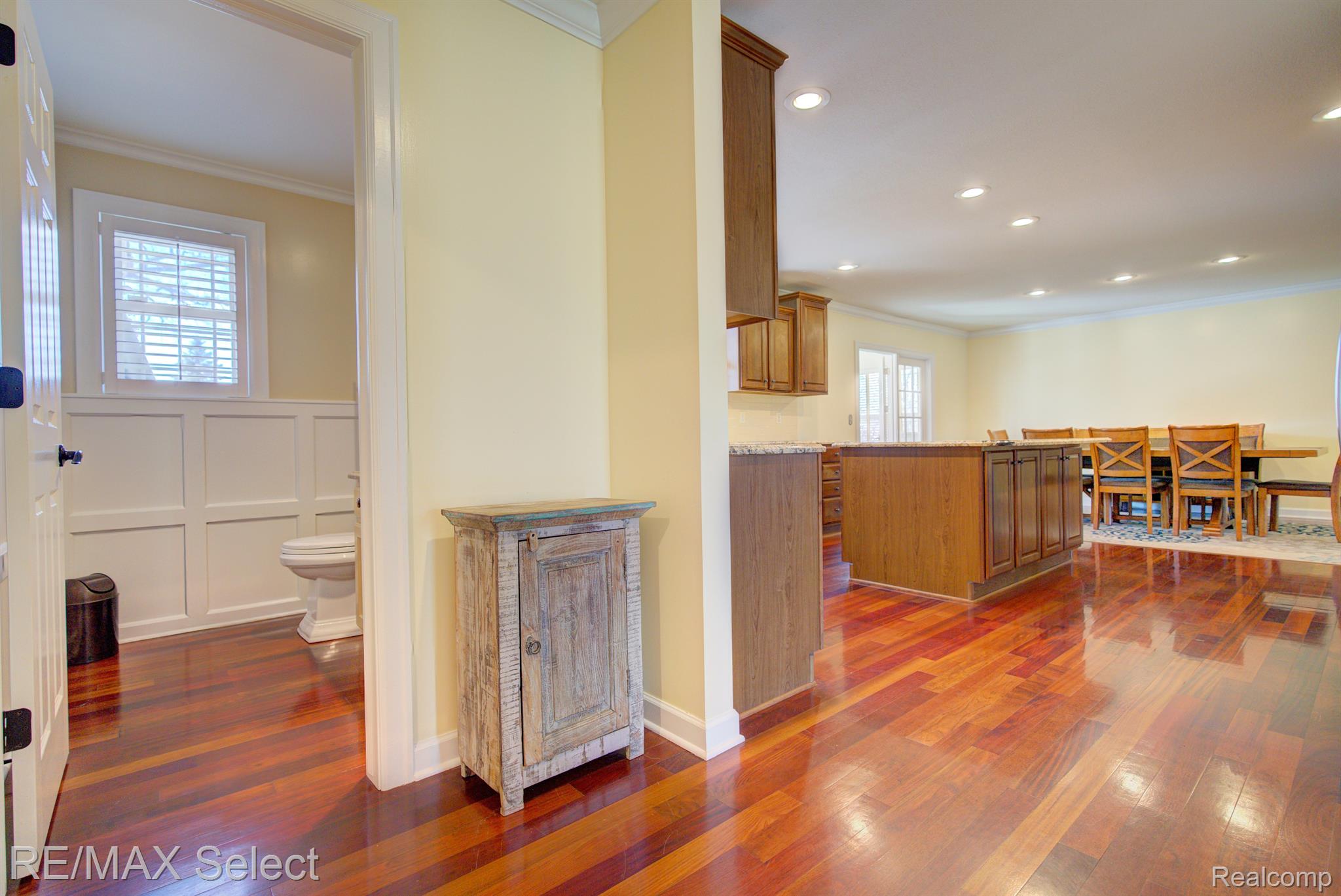 9232 HIDDEN OAKS Drive