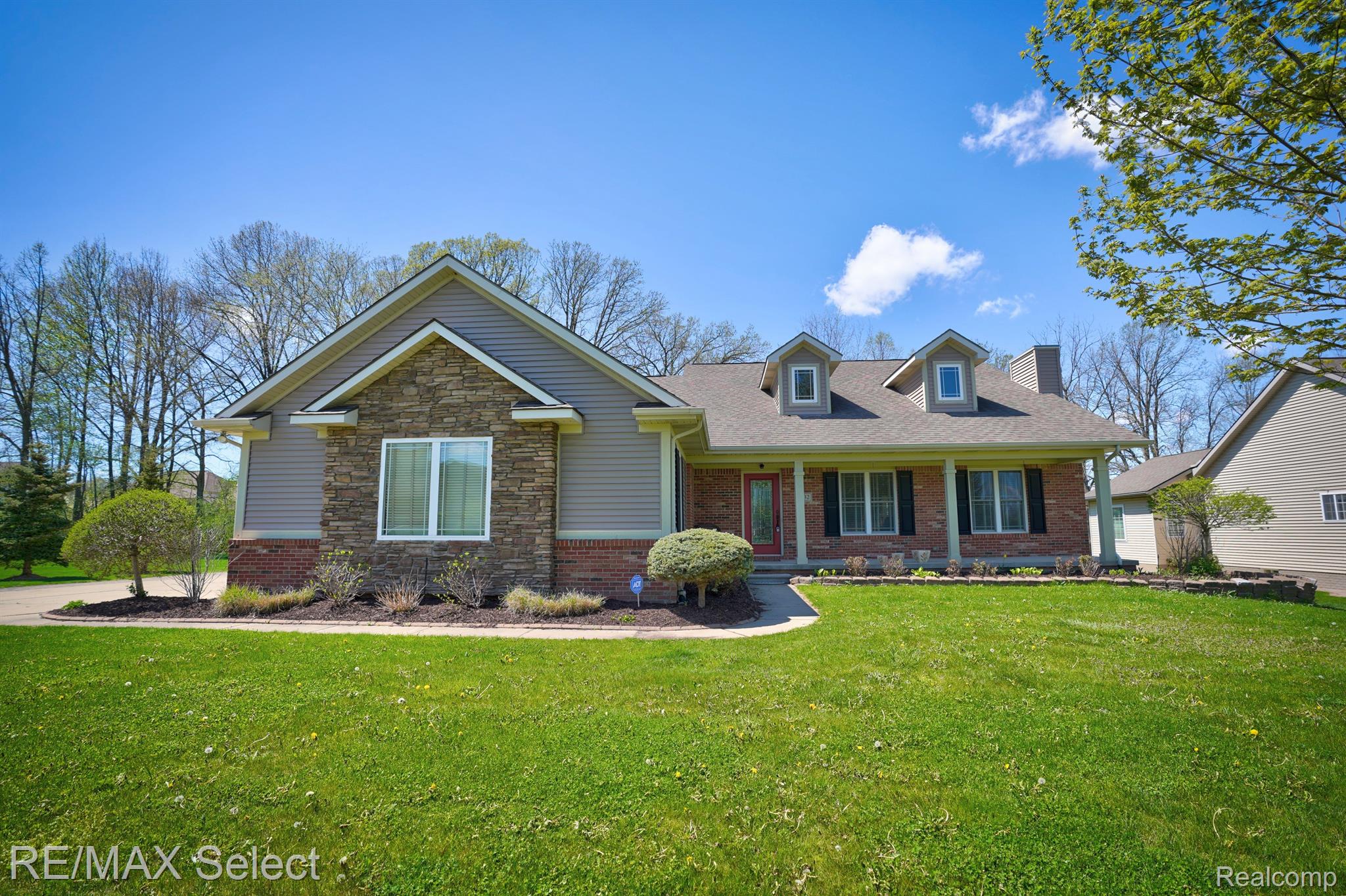 9232 HIDDEN OAKS Drive