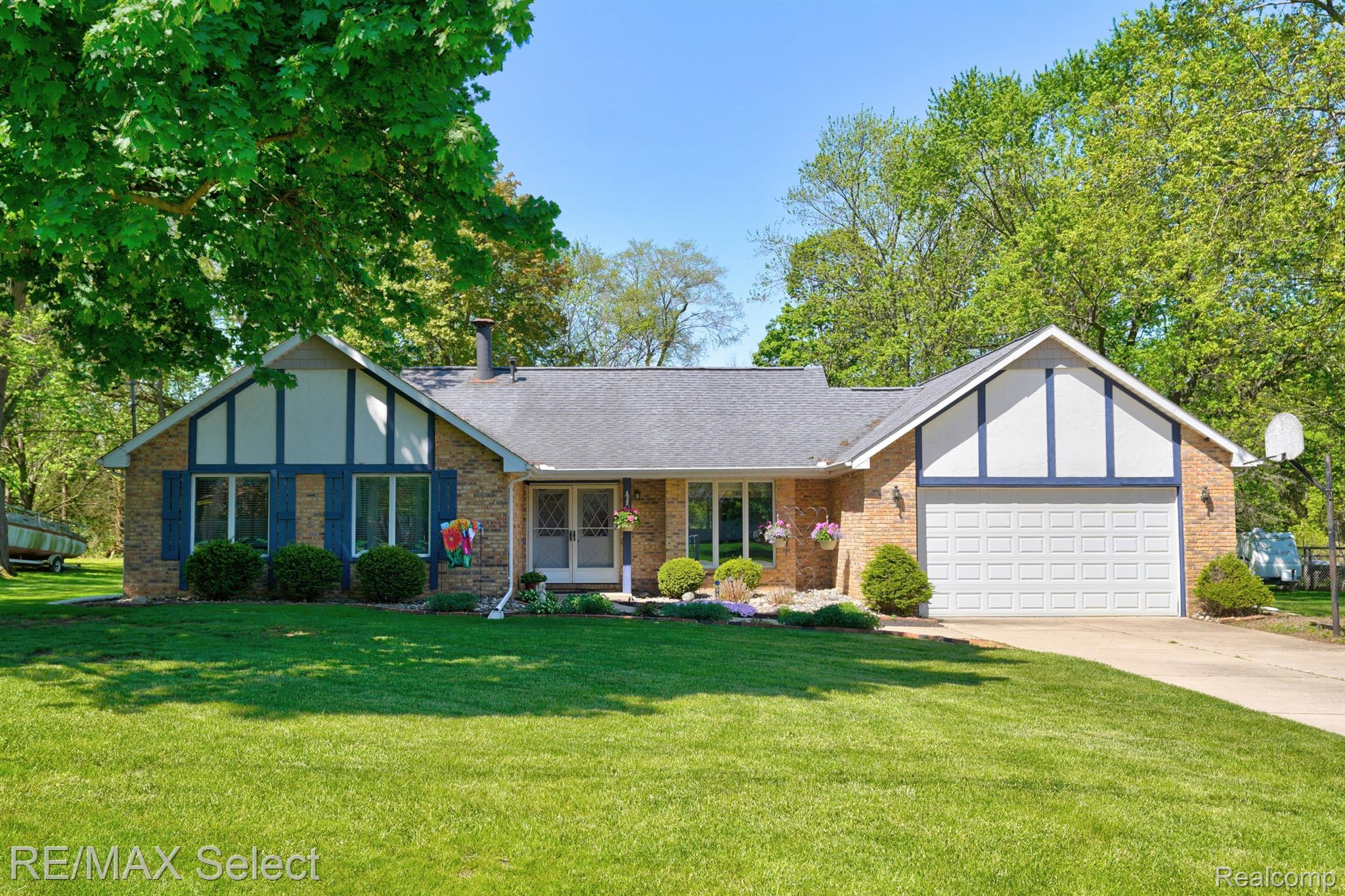8468 RONDALE Drive