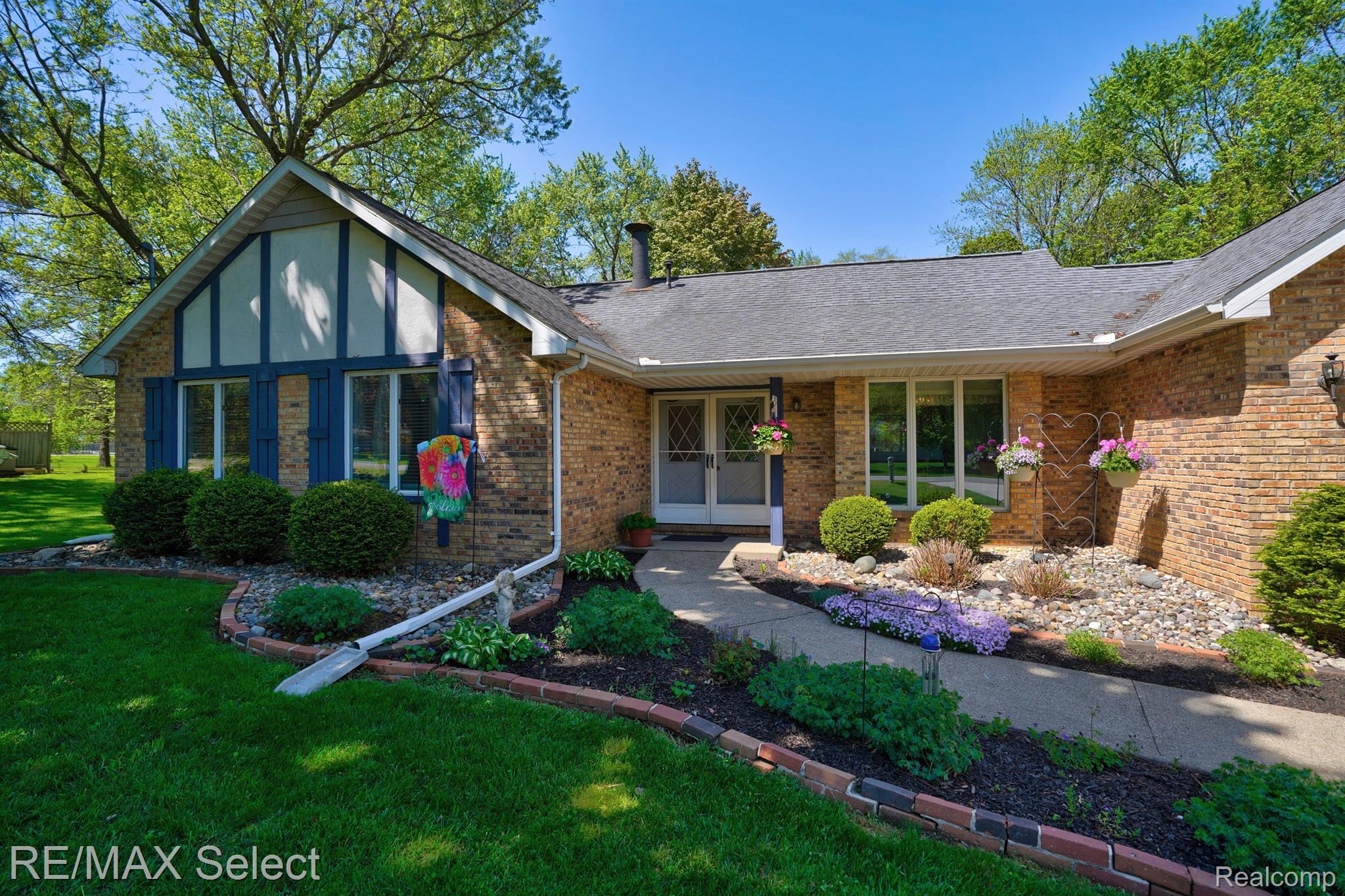 8468 RONDALE Drive