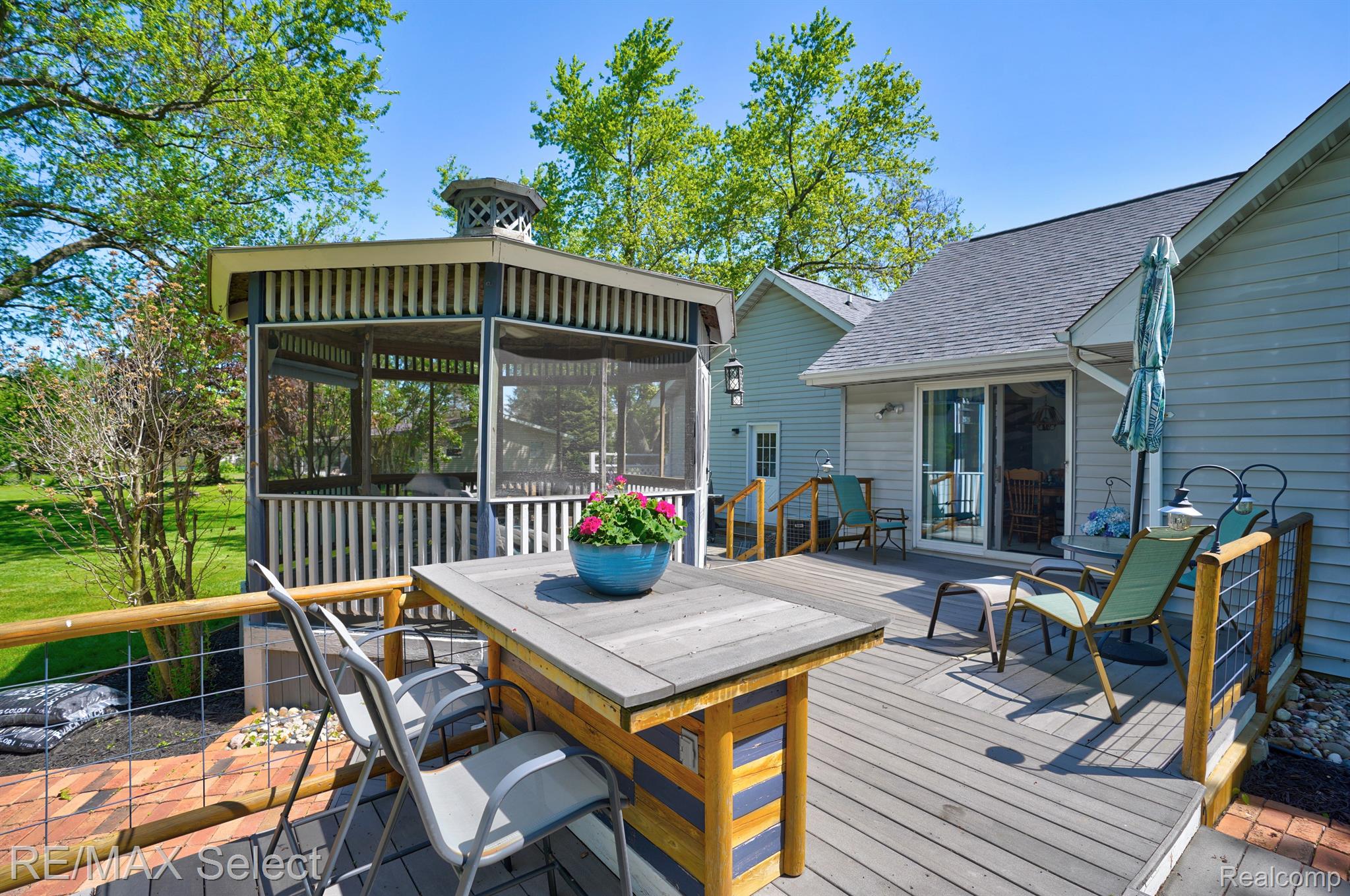 8468 RONDALE Drive