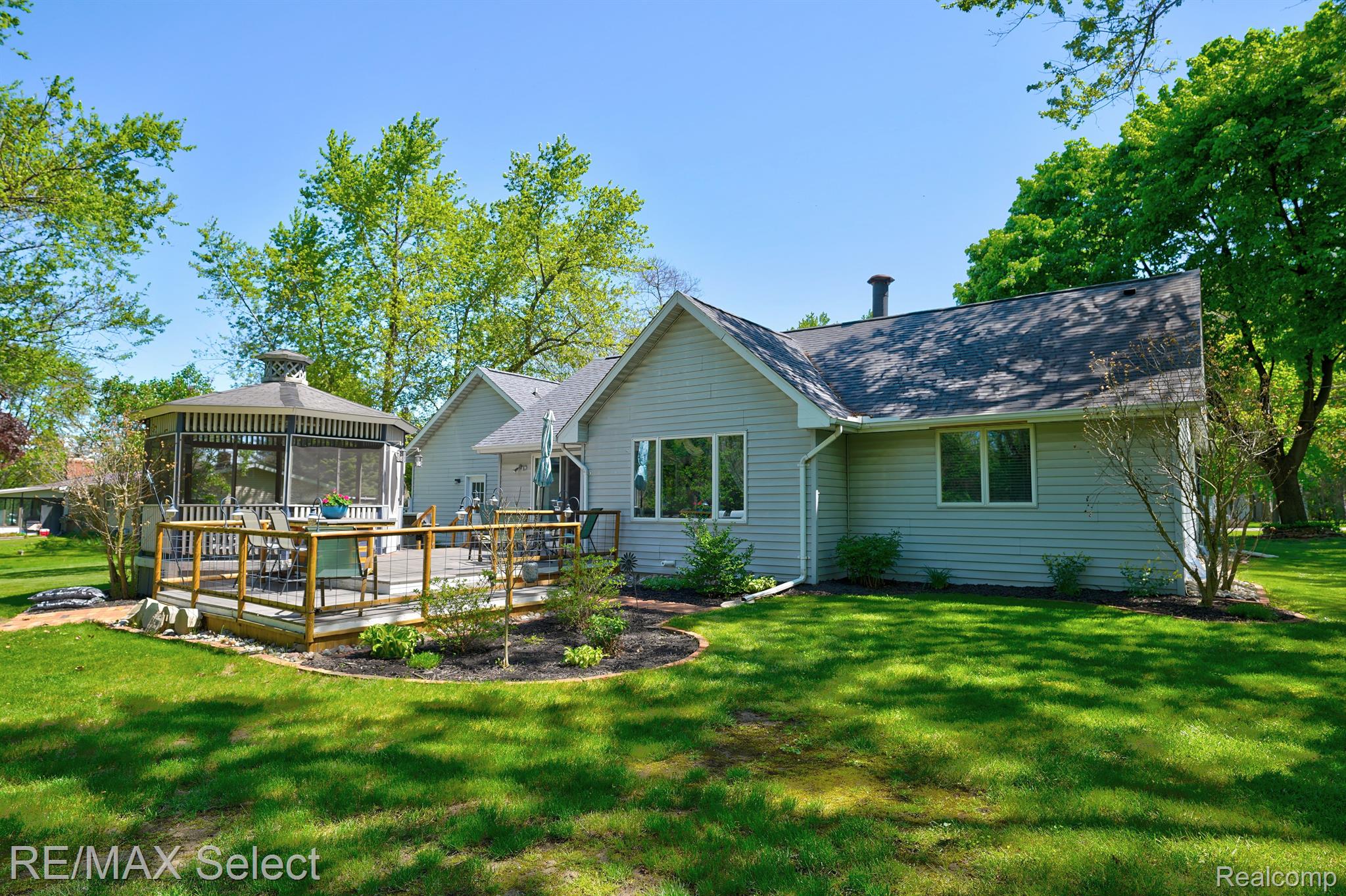 8468 RONDALE Drive