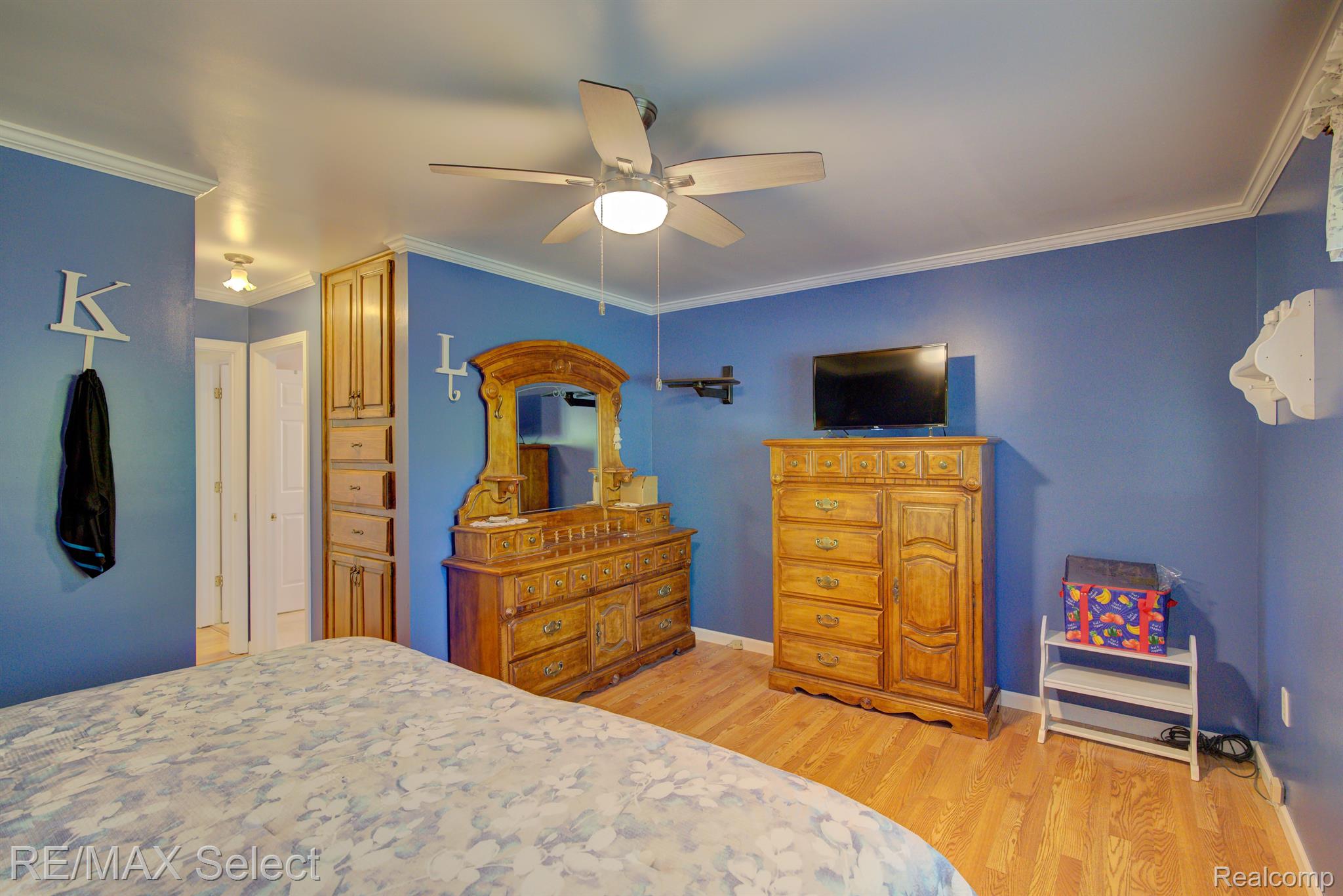 8468 RONDALE Drive