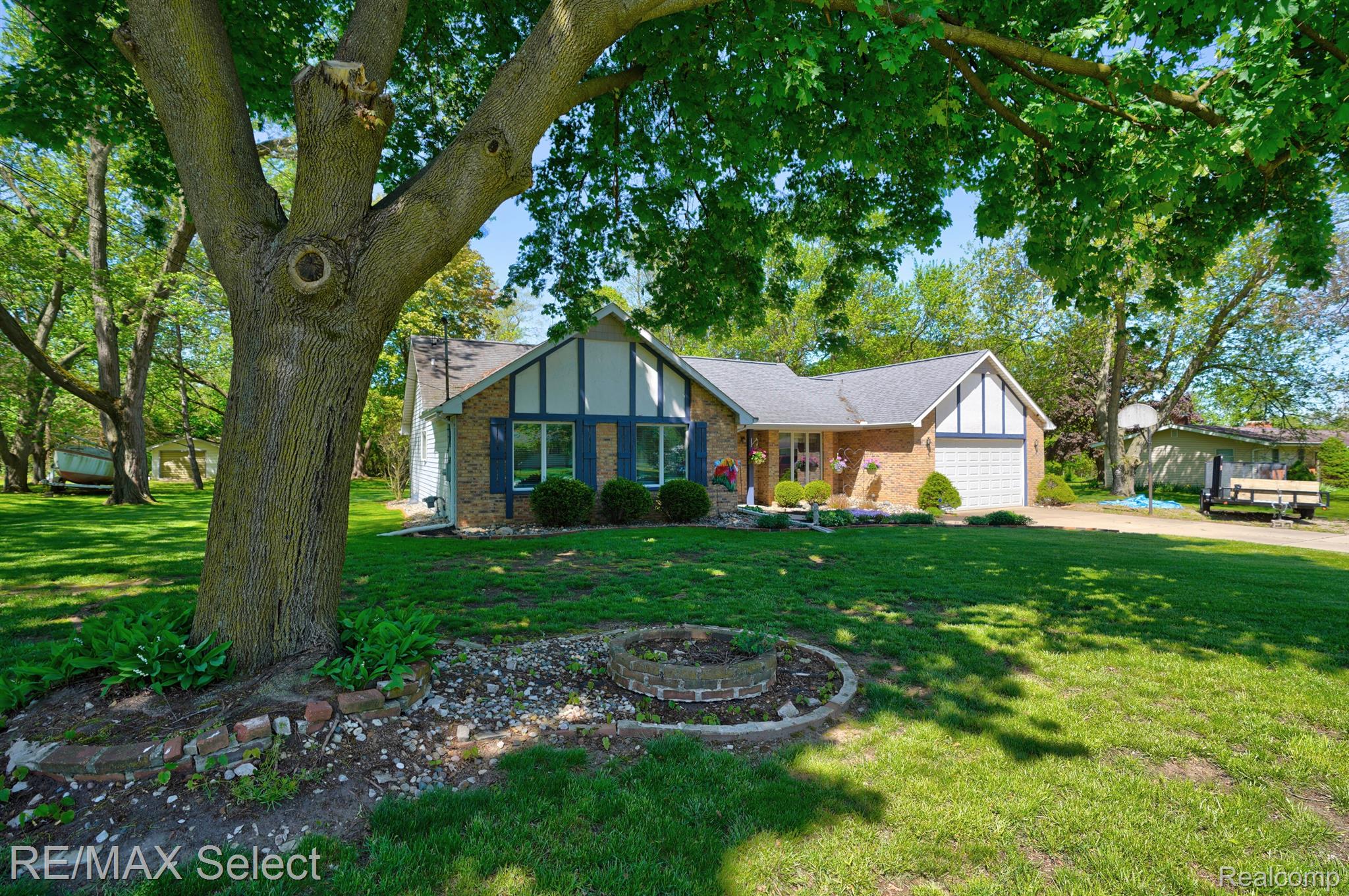 8468 RONDALE Drive