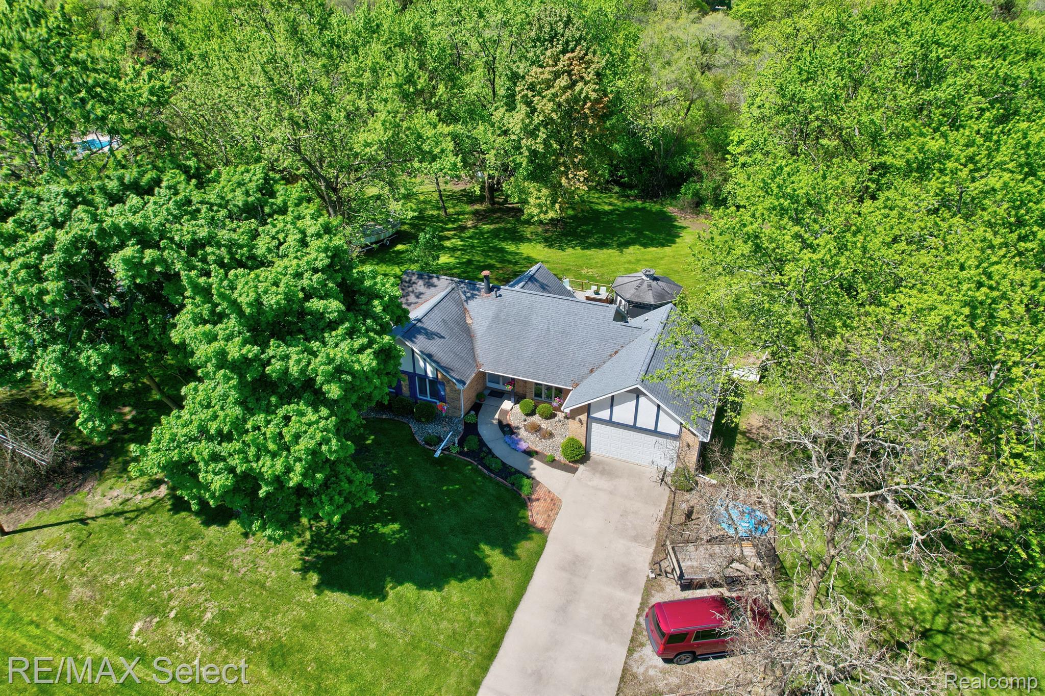 8468 RONDALE Drive