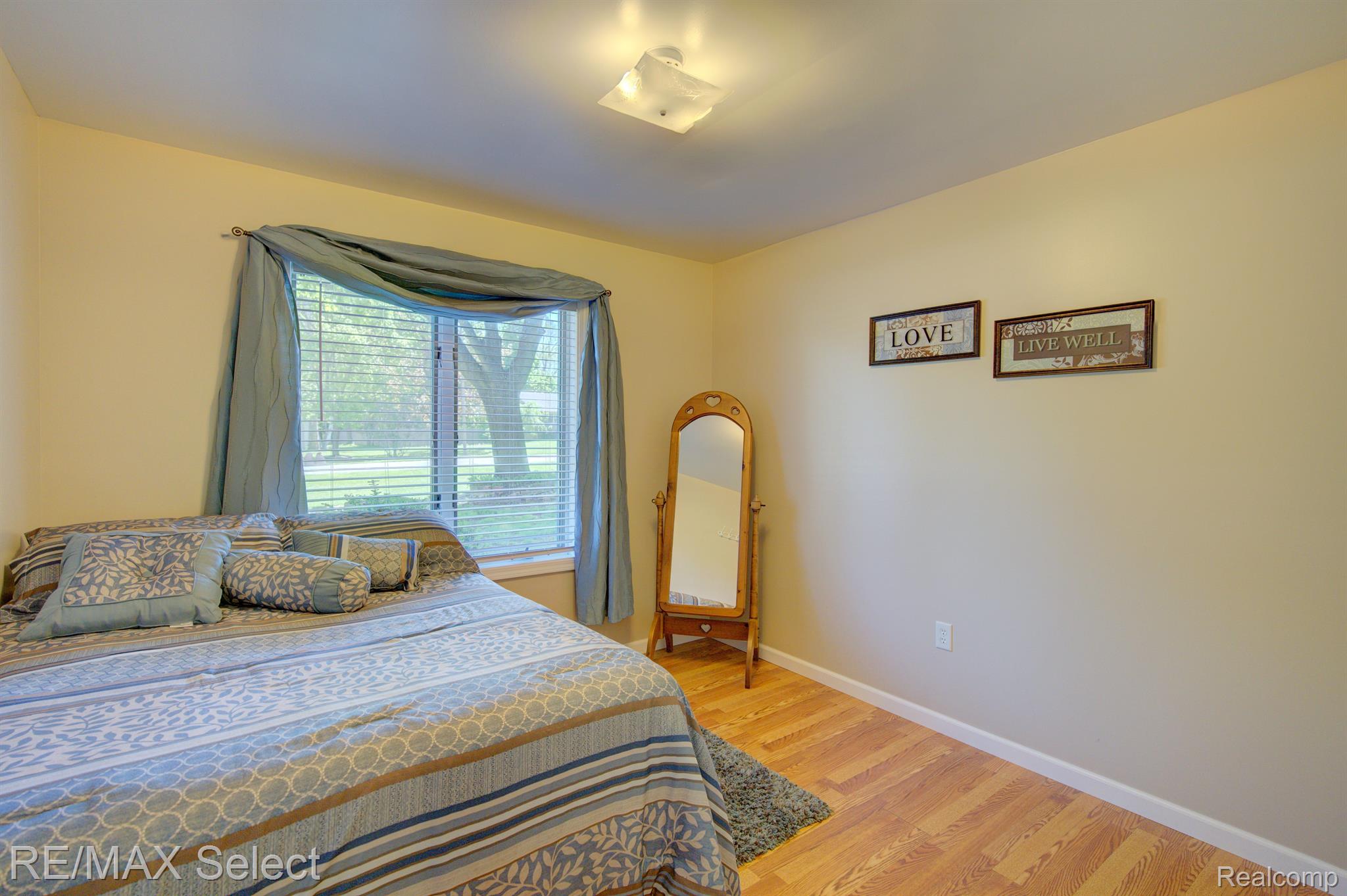 8468 RONDALE Drive