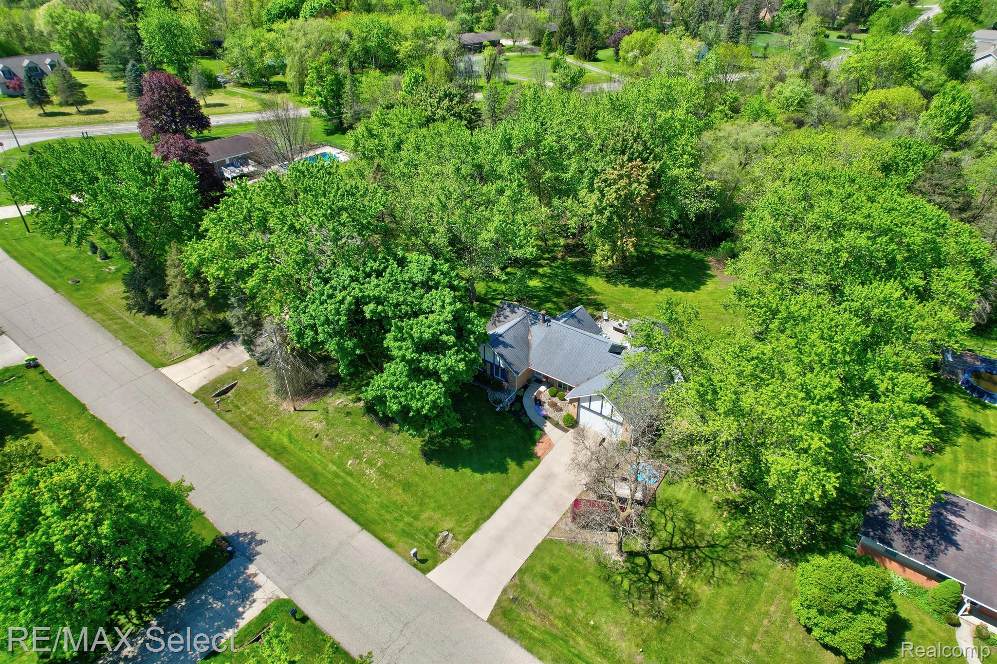 8468 RONDALE Drive