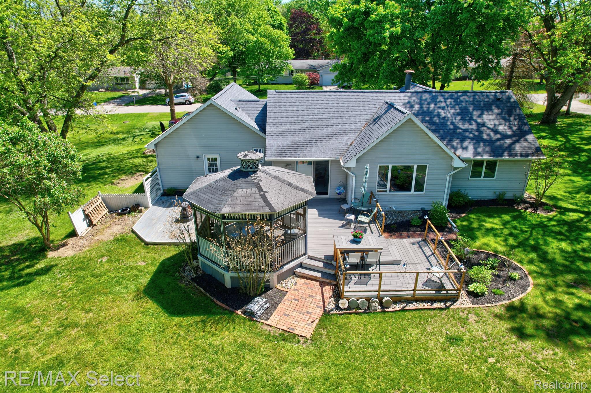 8468 RONDALE Drive