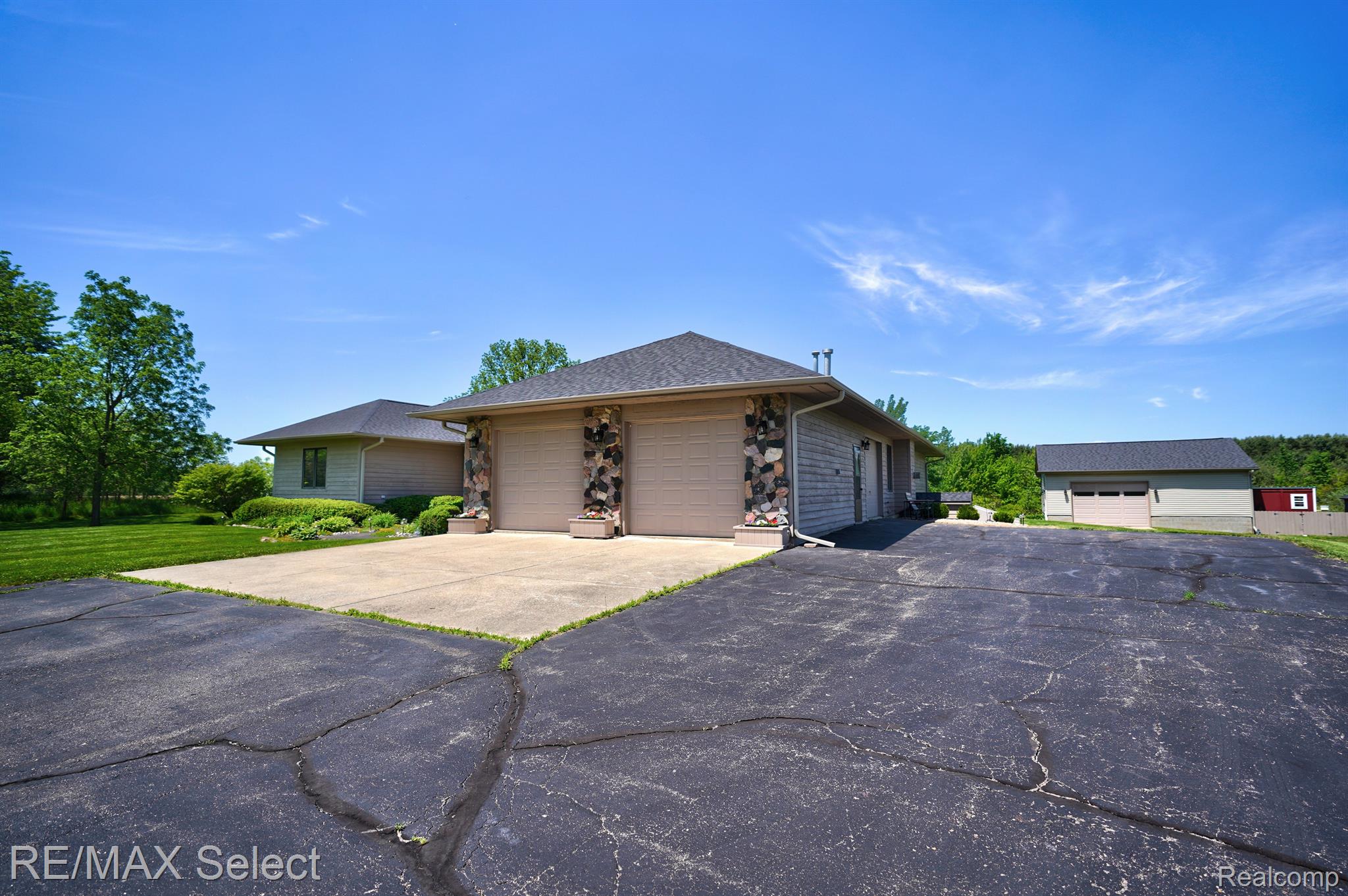 9120 RAY Road
