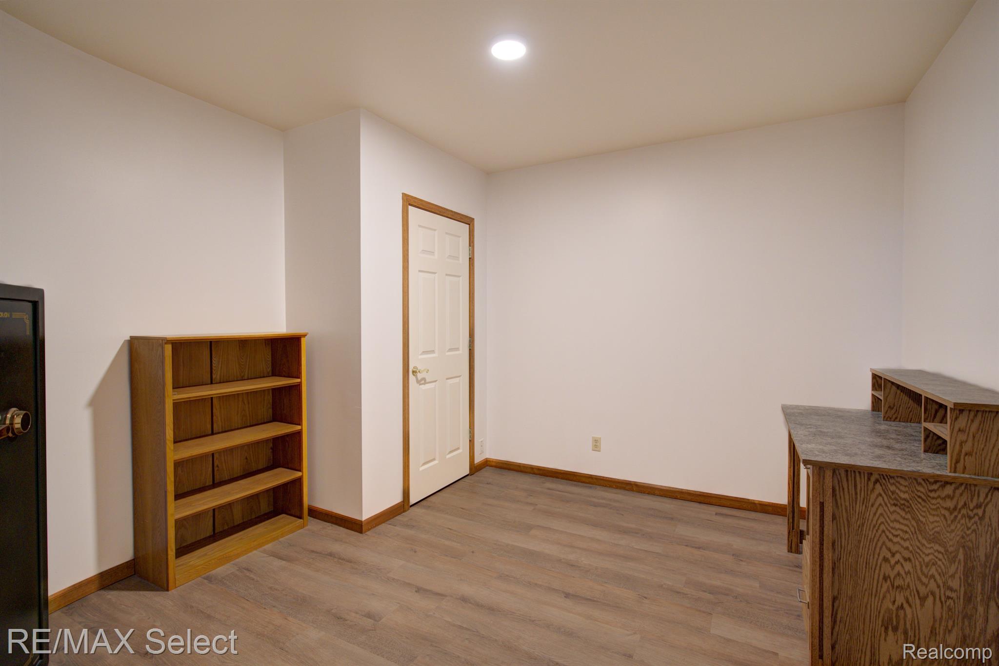 9120 RAY Road