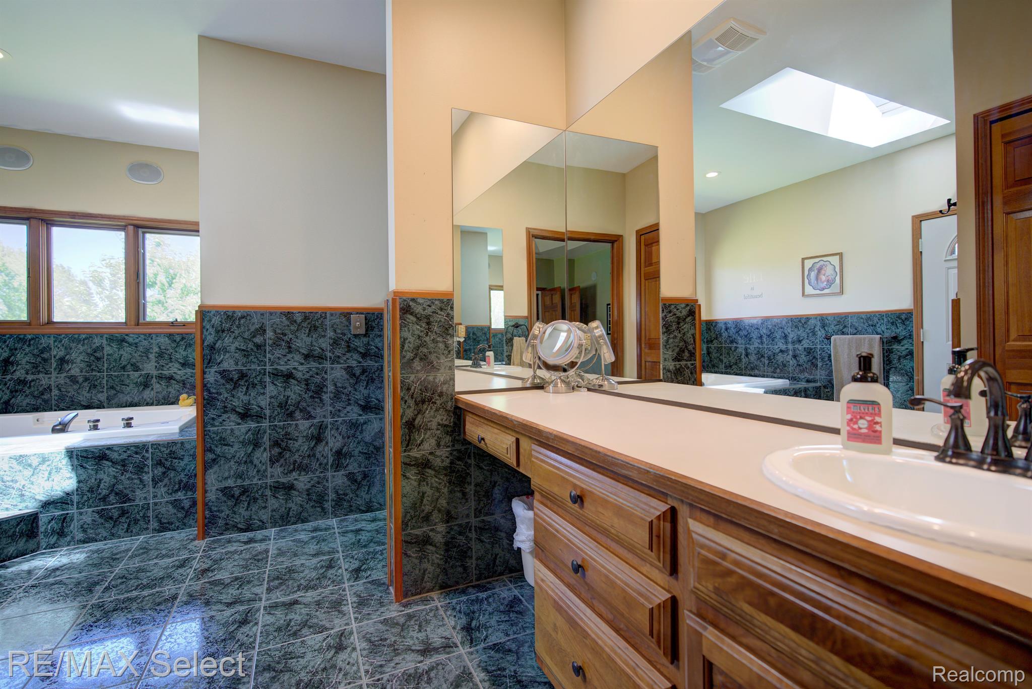 9120 RAY Road