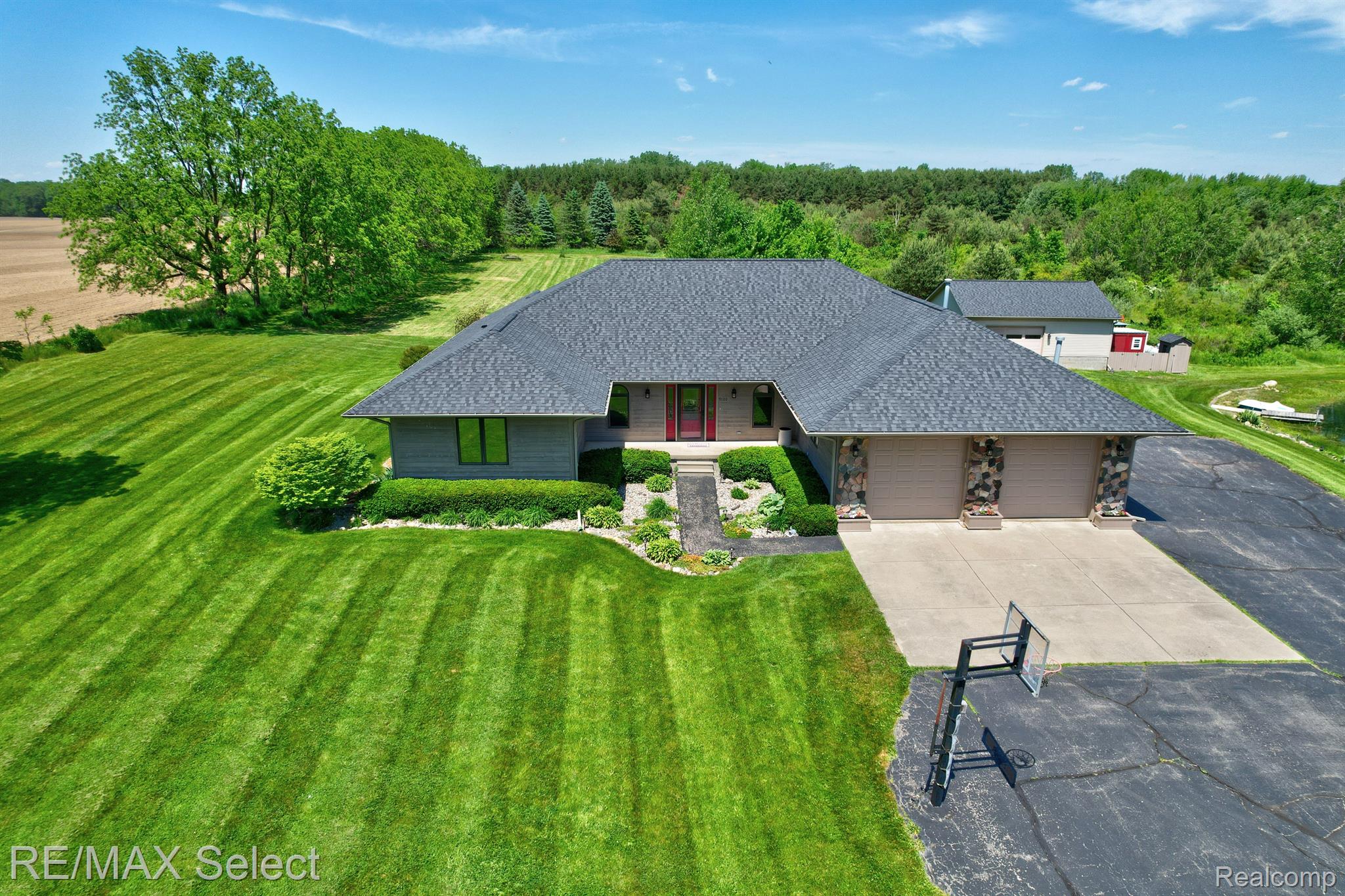 9120 RAY Road