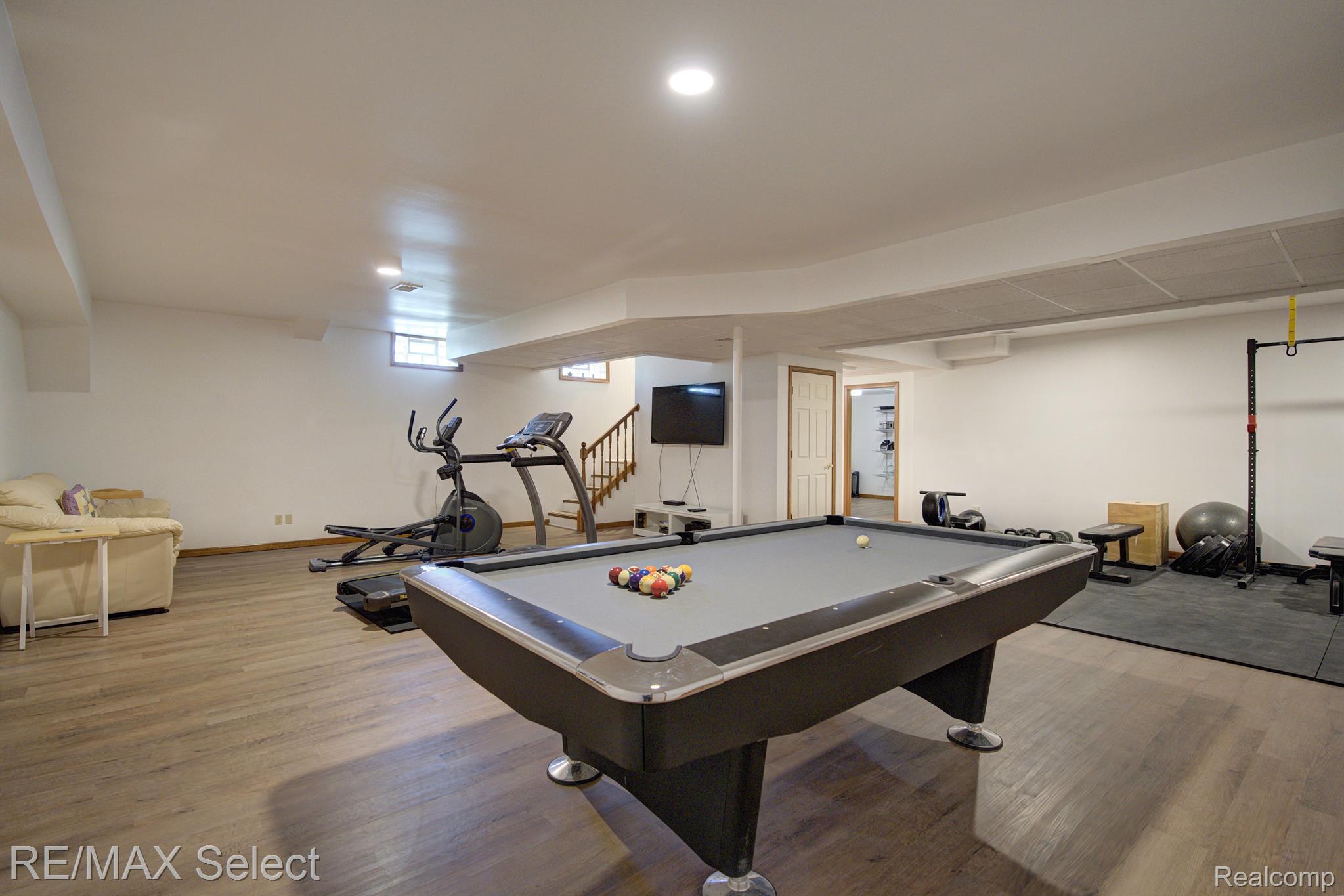 9120 RAY Road