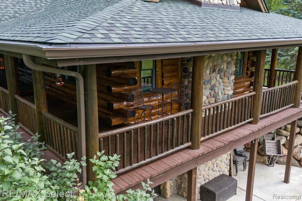 8228 CENTER Road