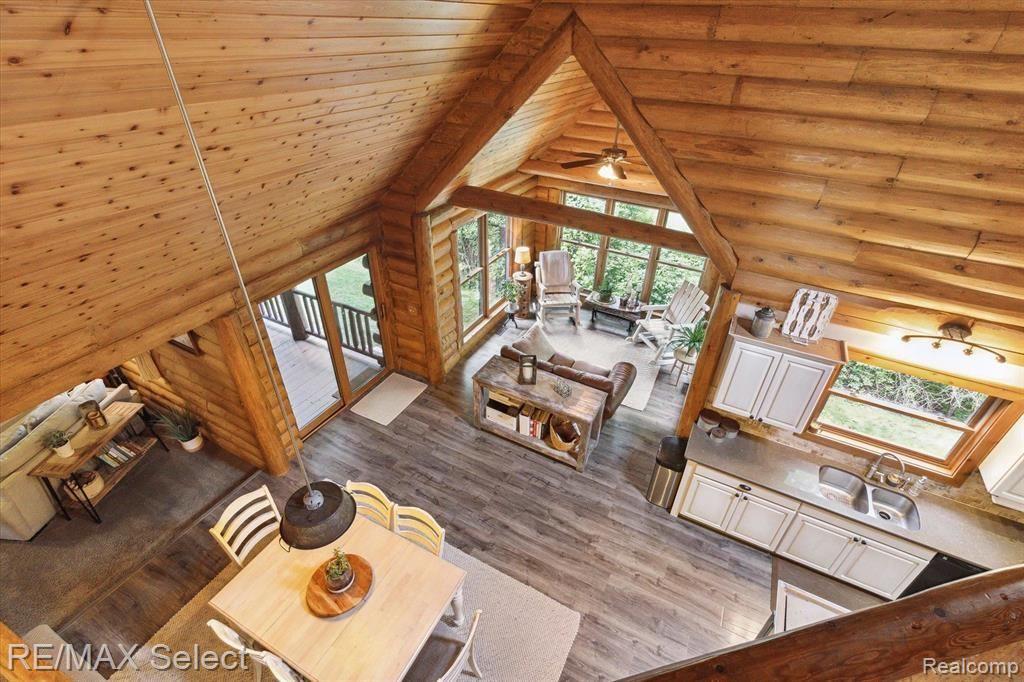 8228 CENTER Road
