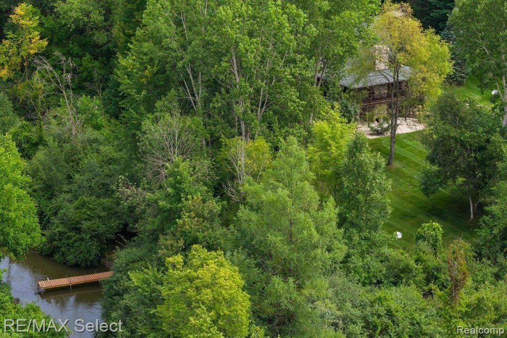 8228 CENTER Road