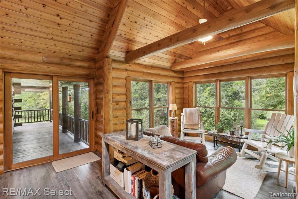 8228 CENTER Road