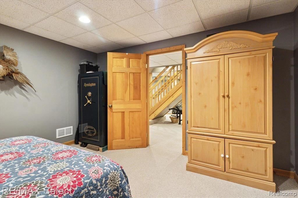 8228 CENTER Road