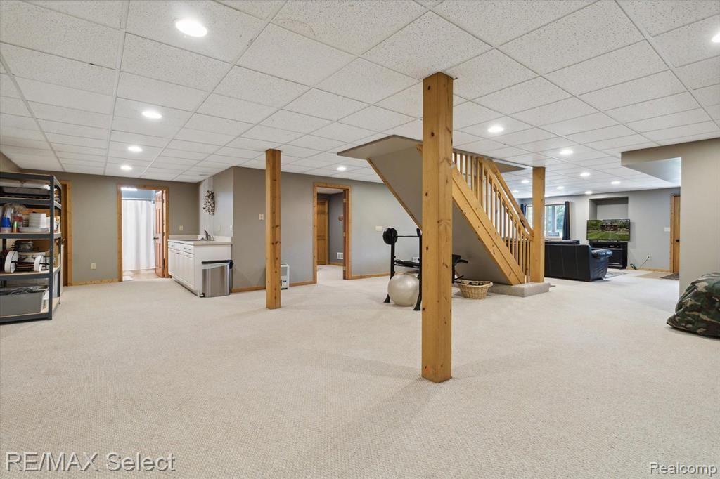 8228 CENTER Road