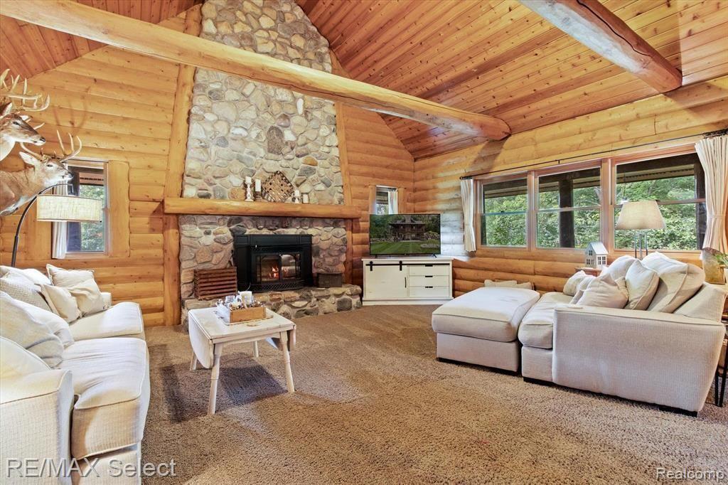 8228 CENTER Road