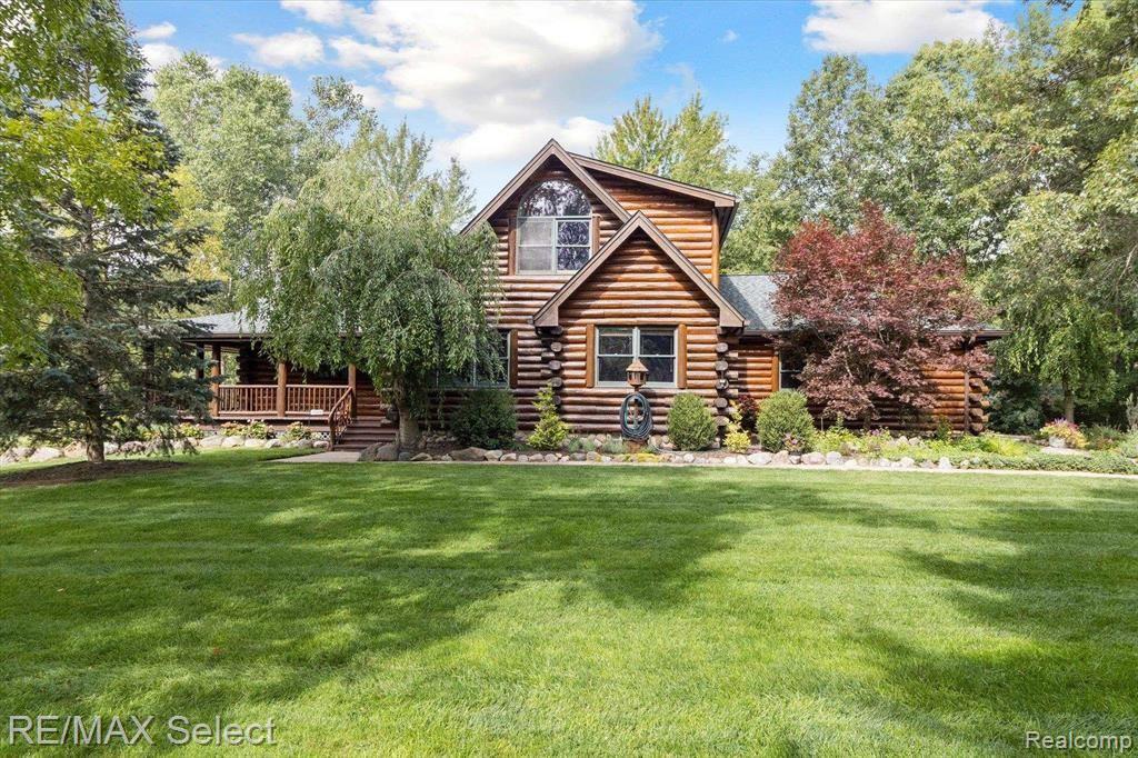 8228 CENTER Road