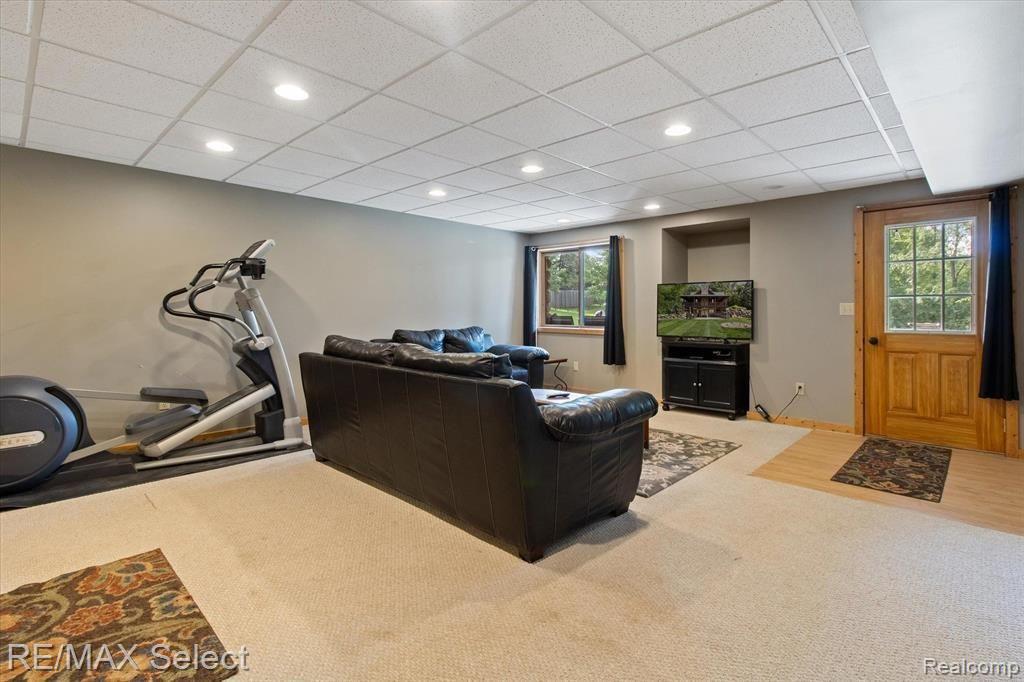 8228 CENTER Road