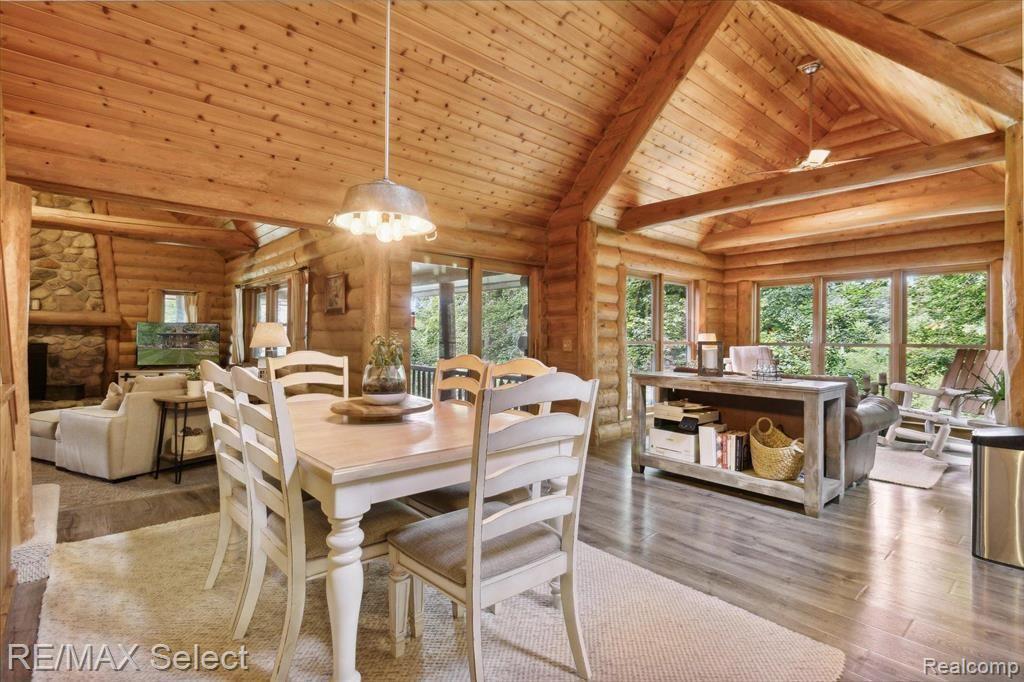 8228 CENTER Road
