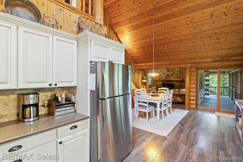 8228 CENTER Road