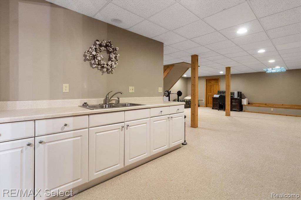 8228 CENTER Road