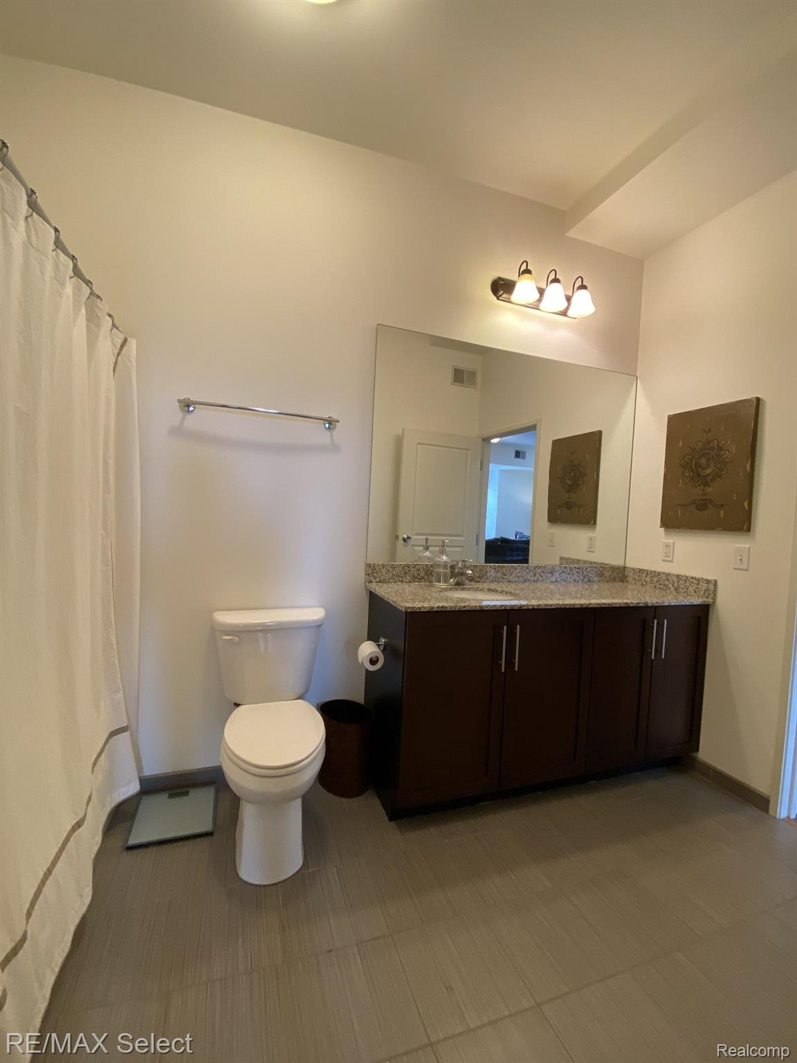 134 N LEROY Street 406