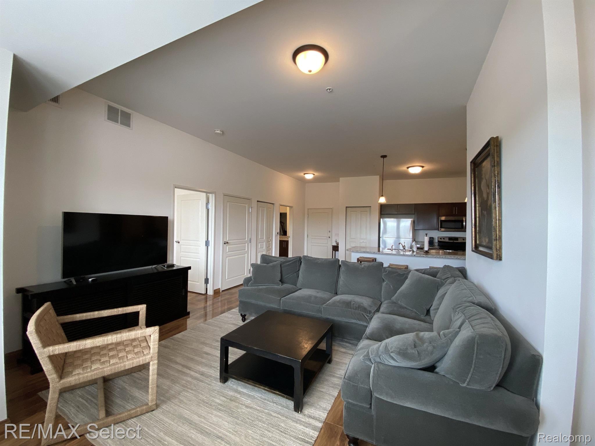 134 N LEROY Street 406