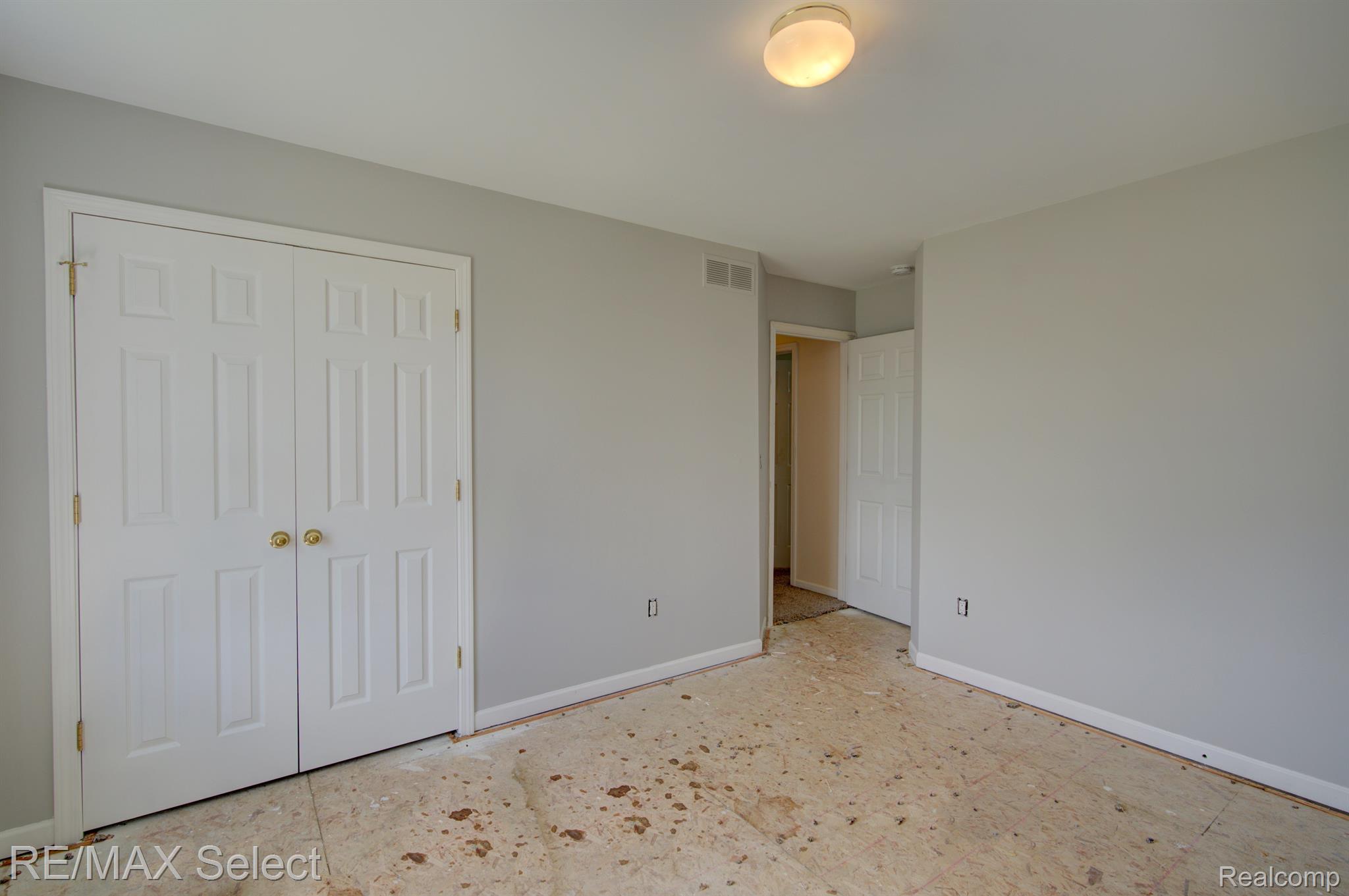 7060 GLEN OAK Drive