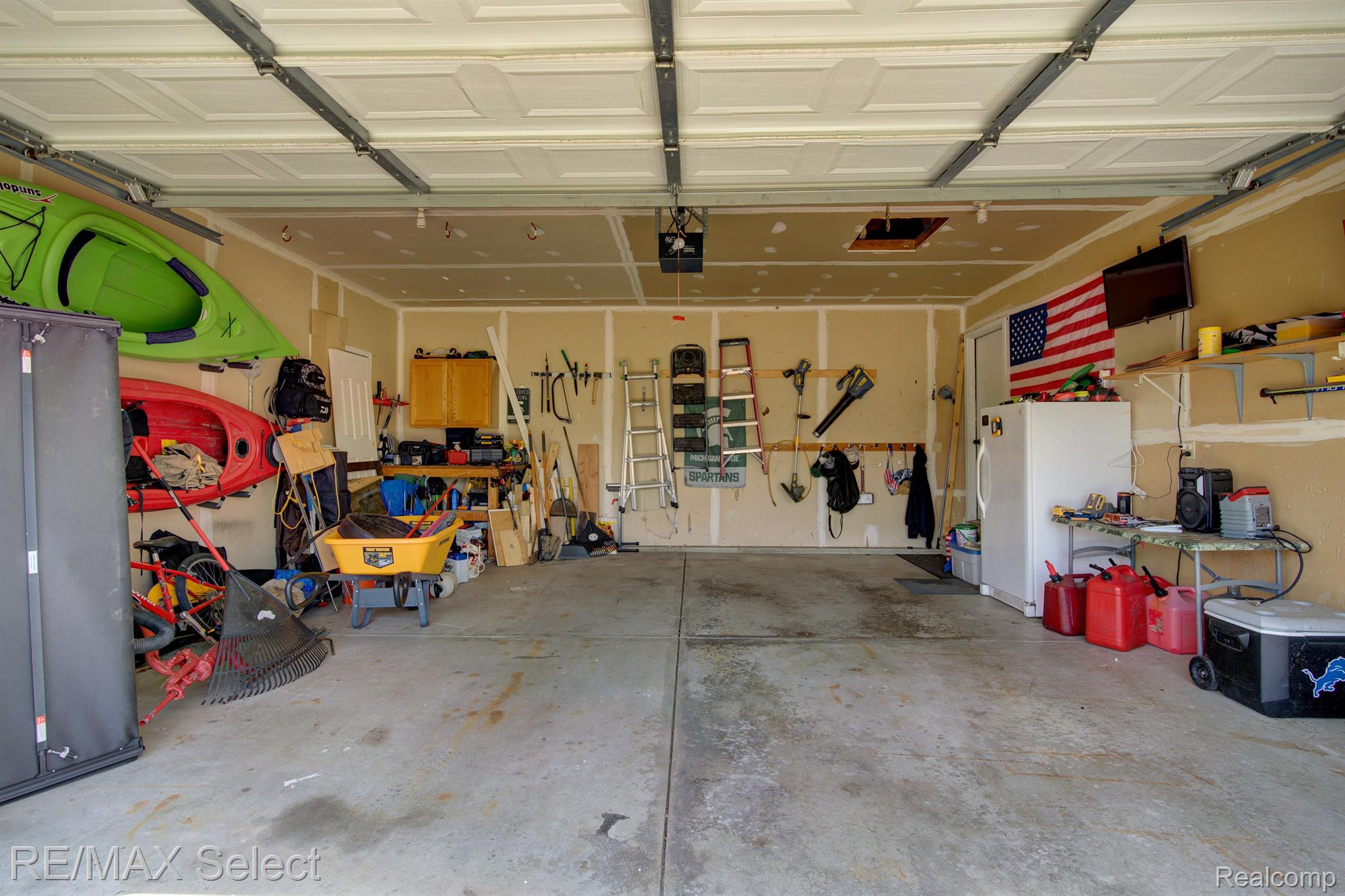 7060 GLEN OAK Drive