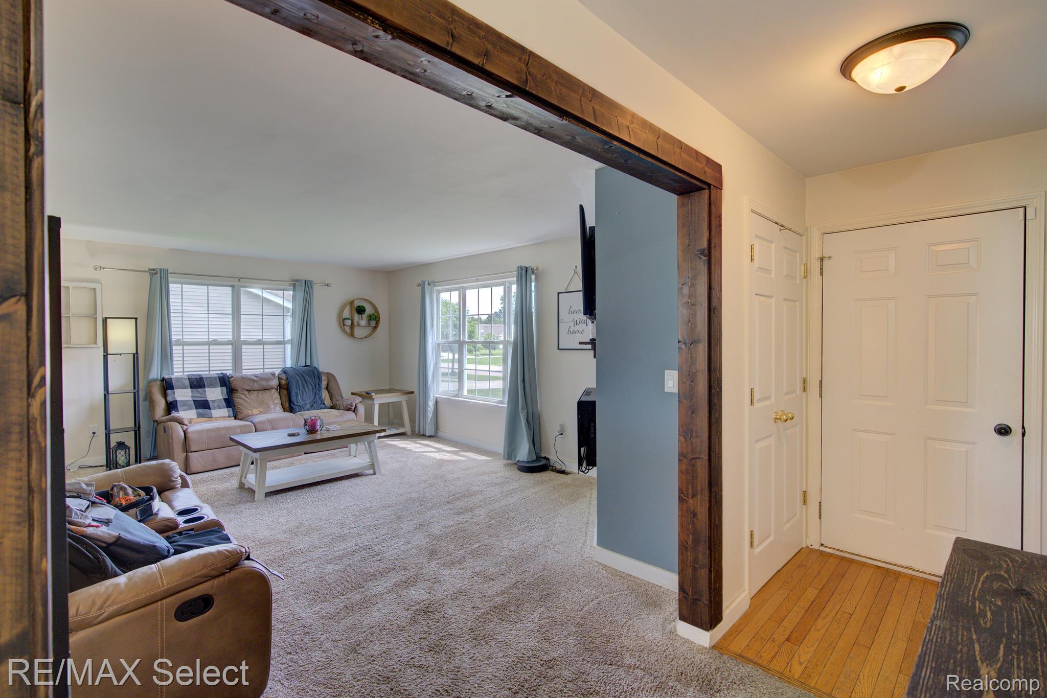7060 GLEN OAK Drive